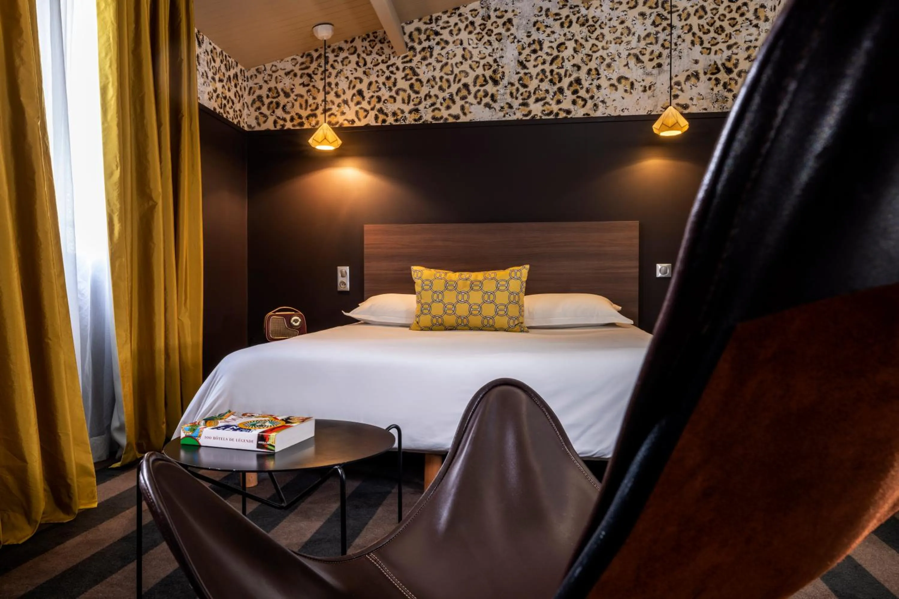 Bedroom, Bed in LHotel - face au château - boutique hôtel et séminaires