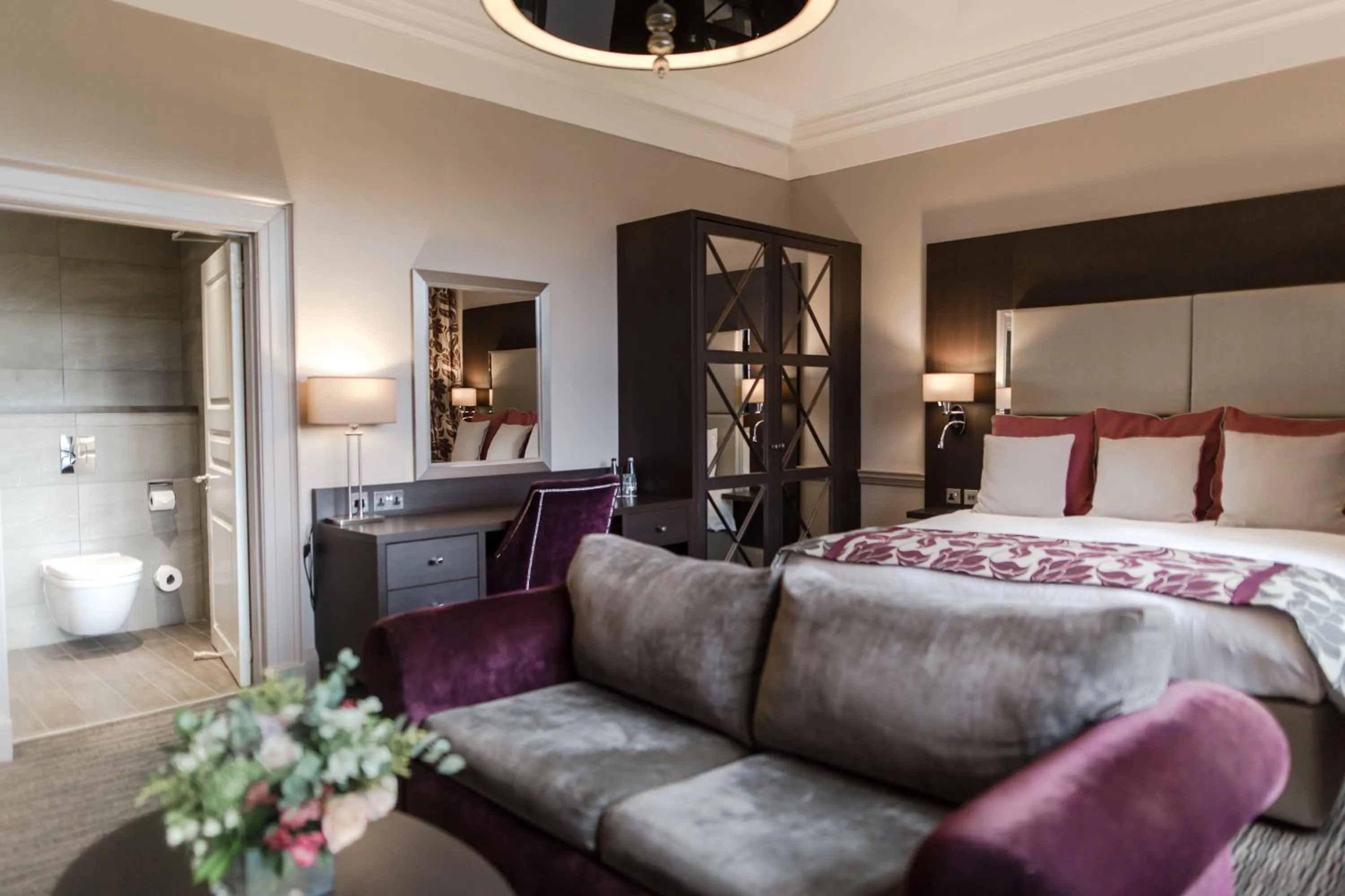 Bedroom, Bed in Abbey House Hotel