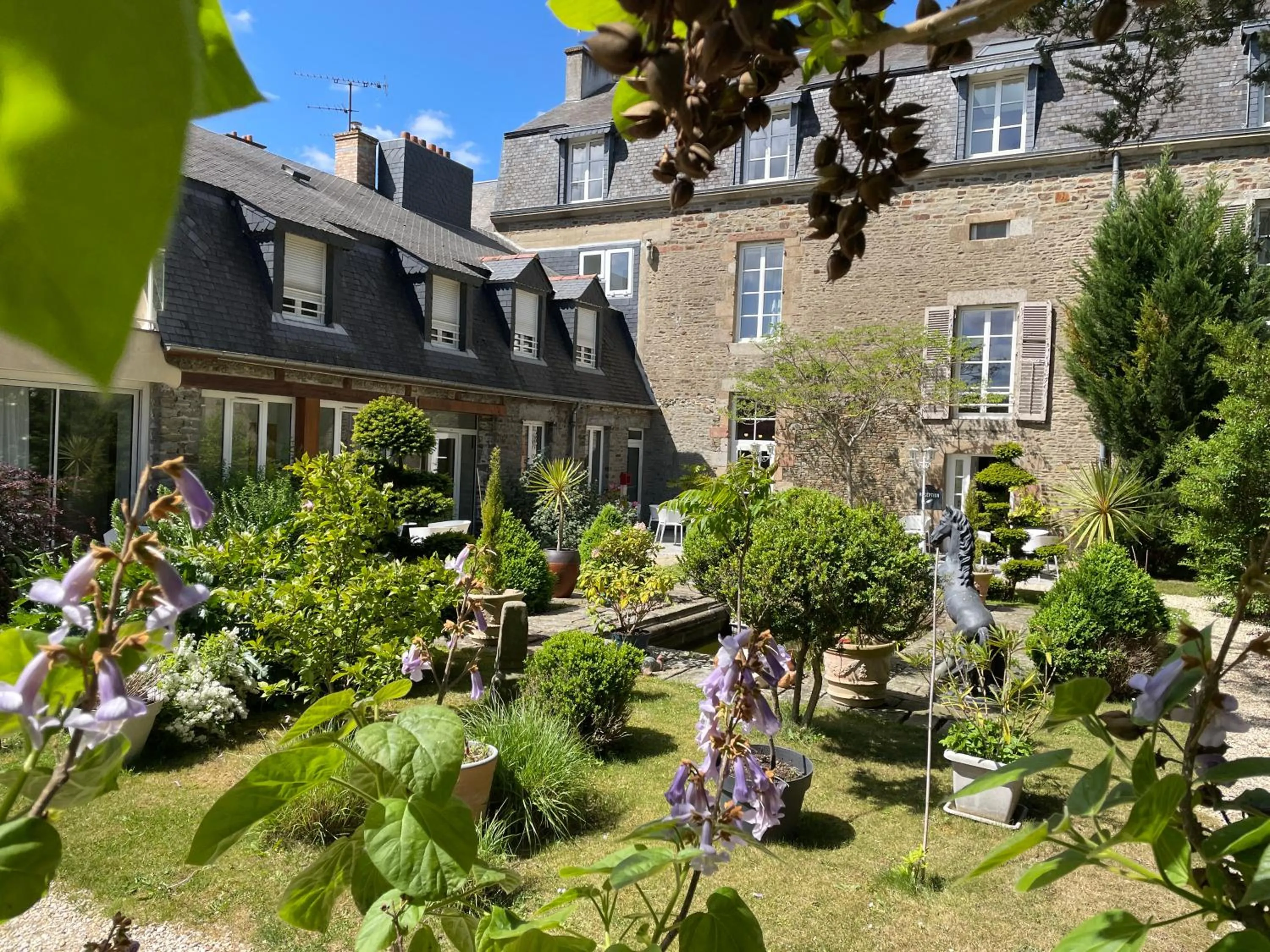 Property building in Hôtel Victor Hugo