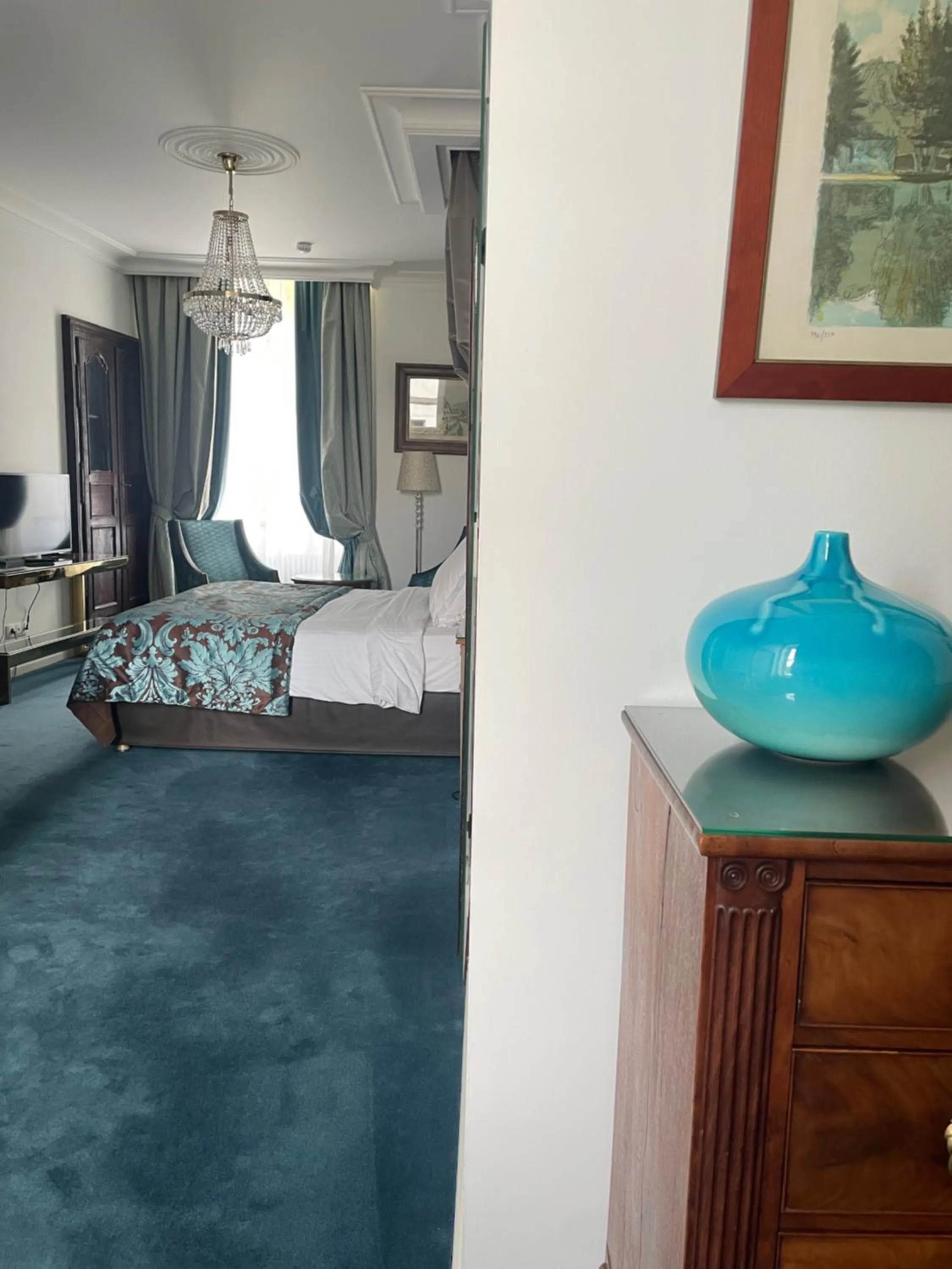 Bed in Hôtel Victor Hugo