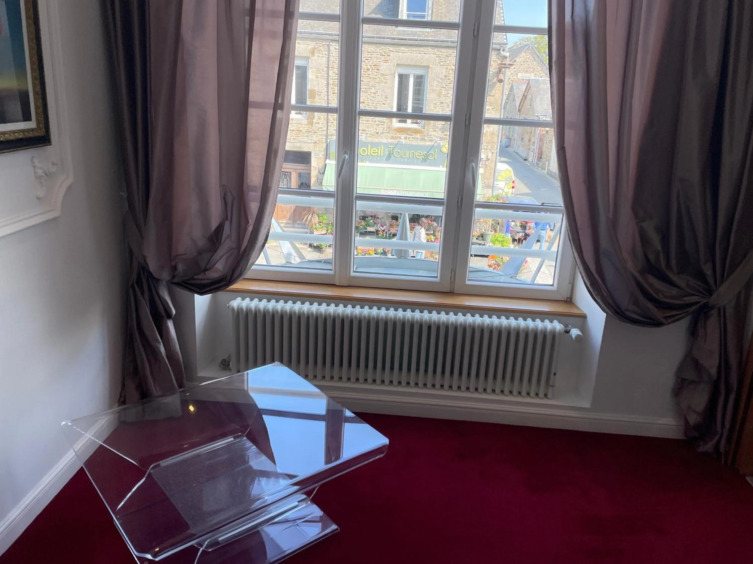 Decorative detail in Hôtel Victor Hugo