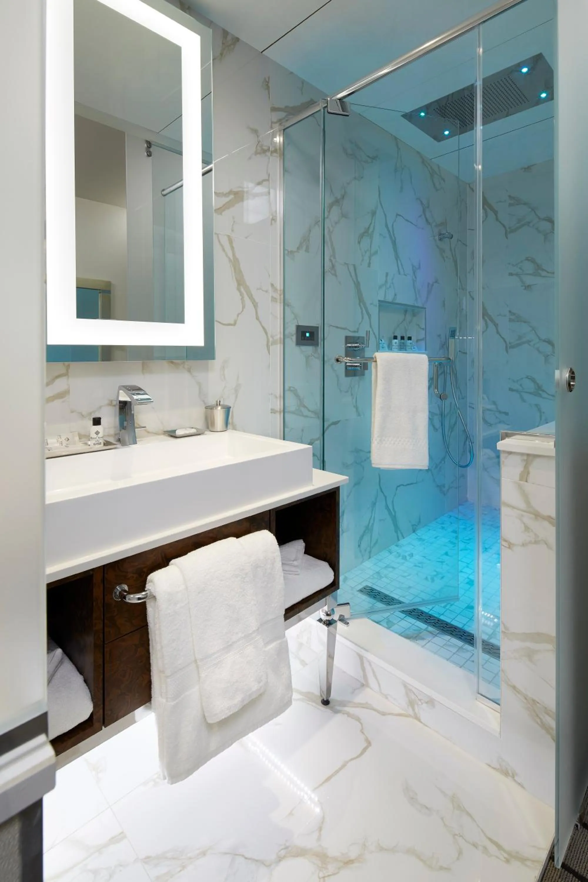 Shower in Le Mount Stephen