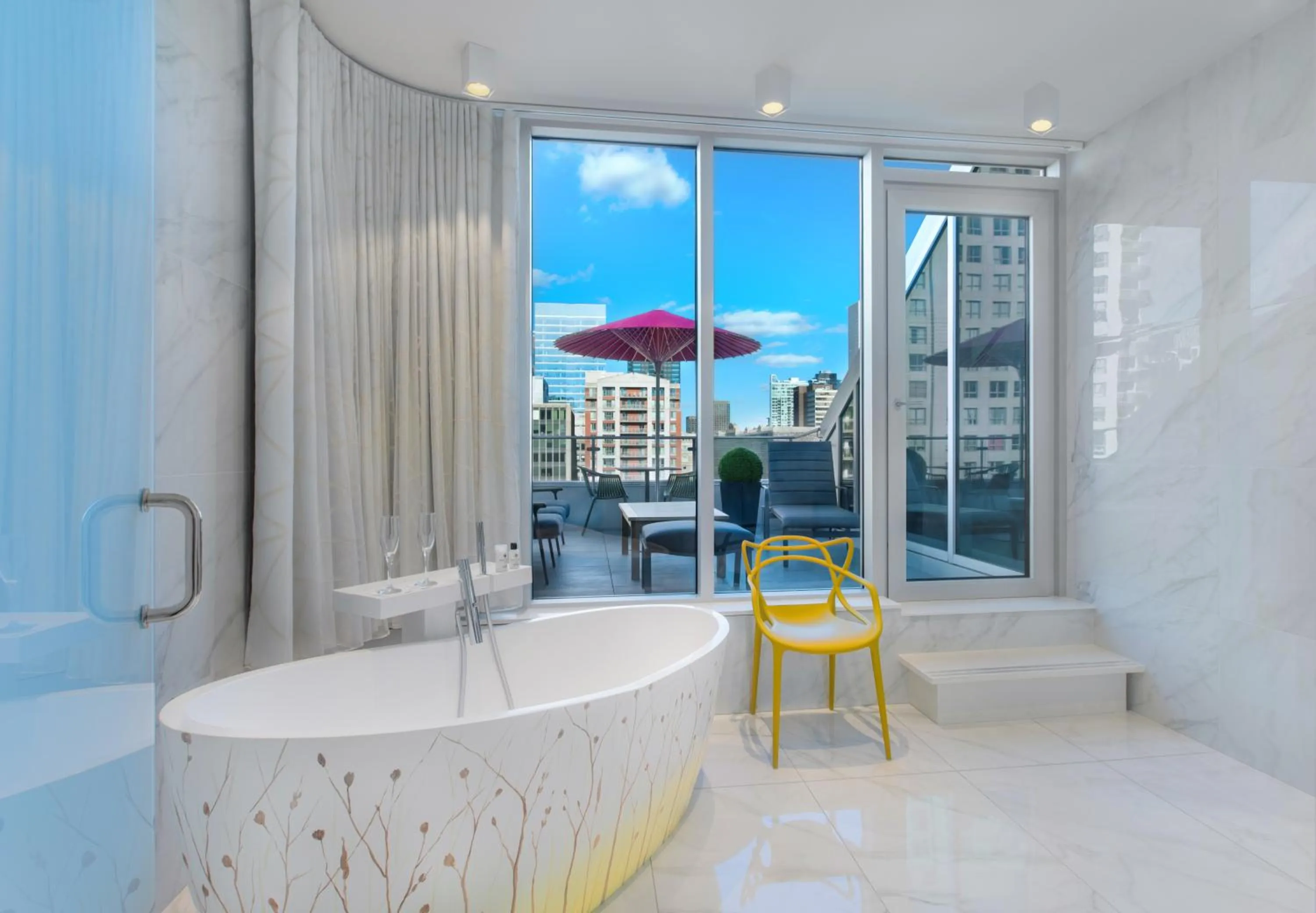 Open Air Bath in Le Mount Stephen