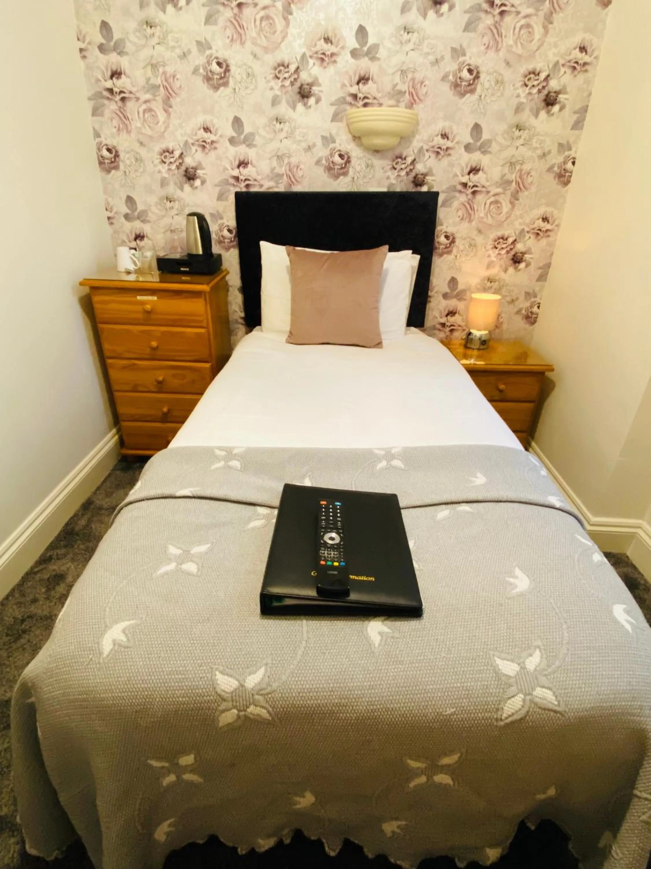 Bed in Coastal Waters (Hotel Barton)