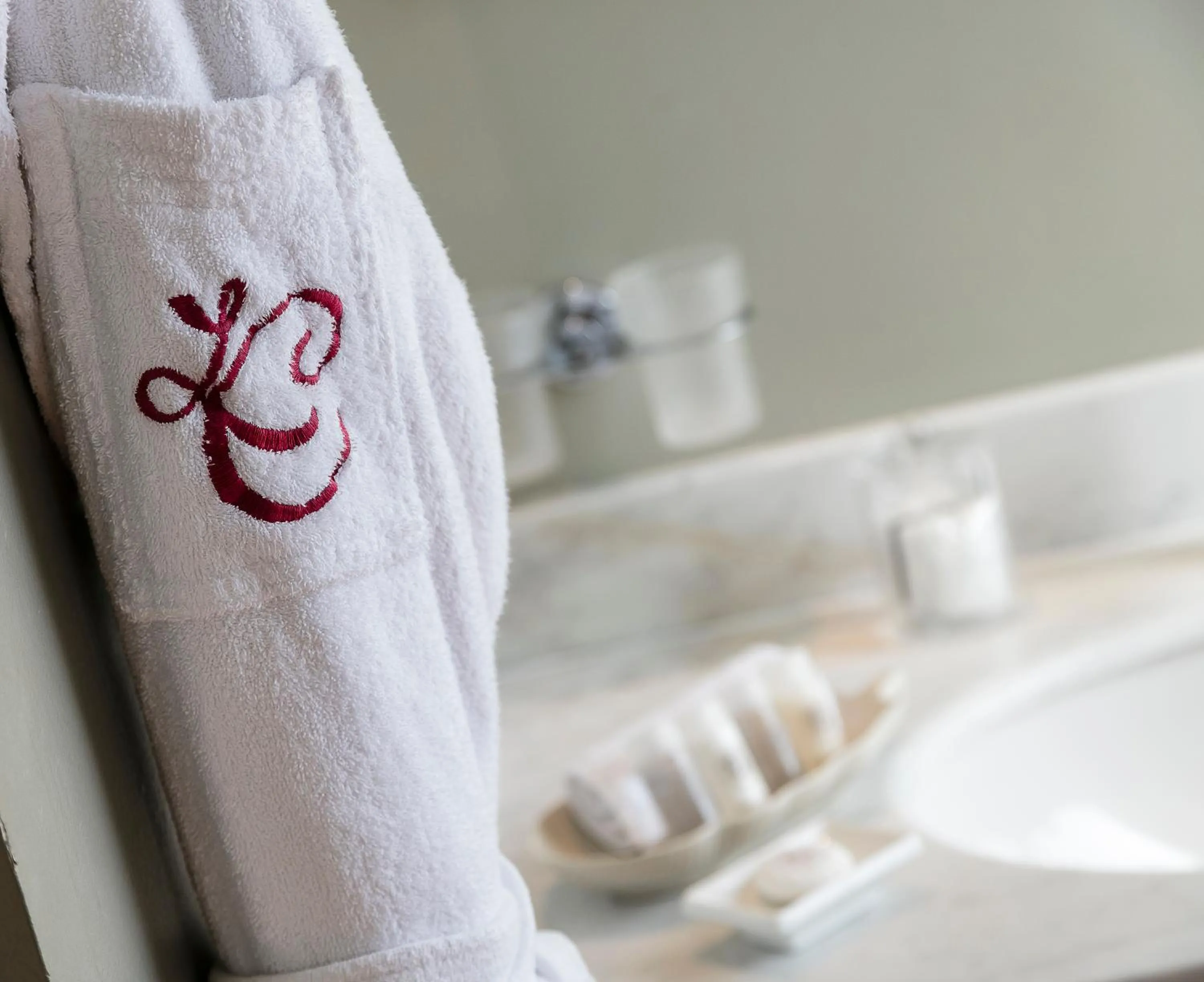 Shower, Bed in Le Cavendish