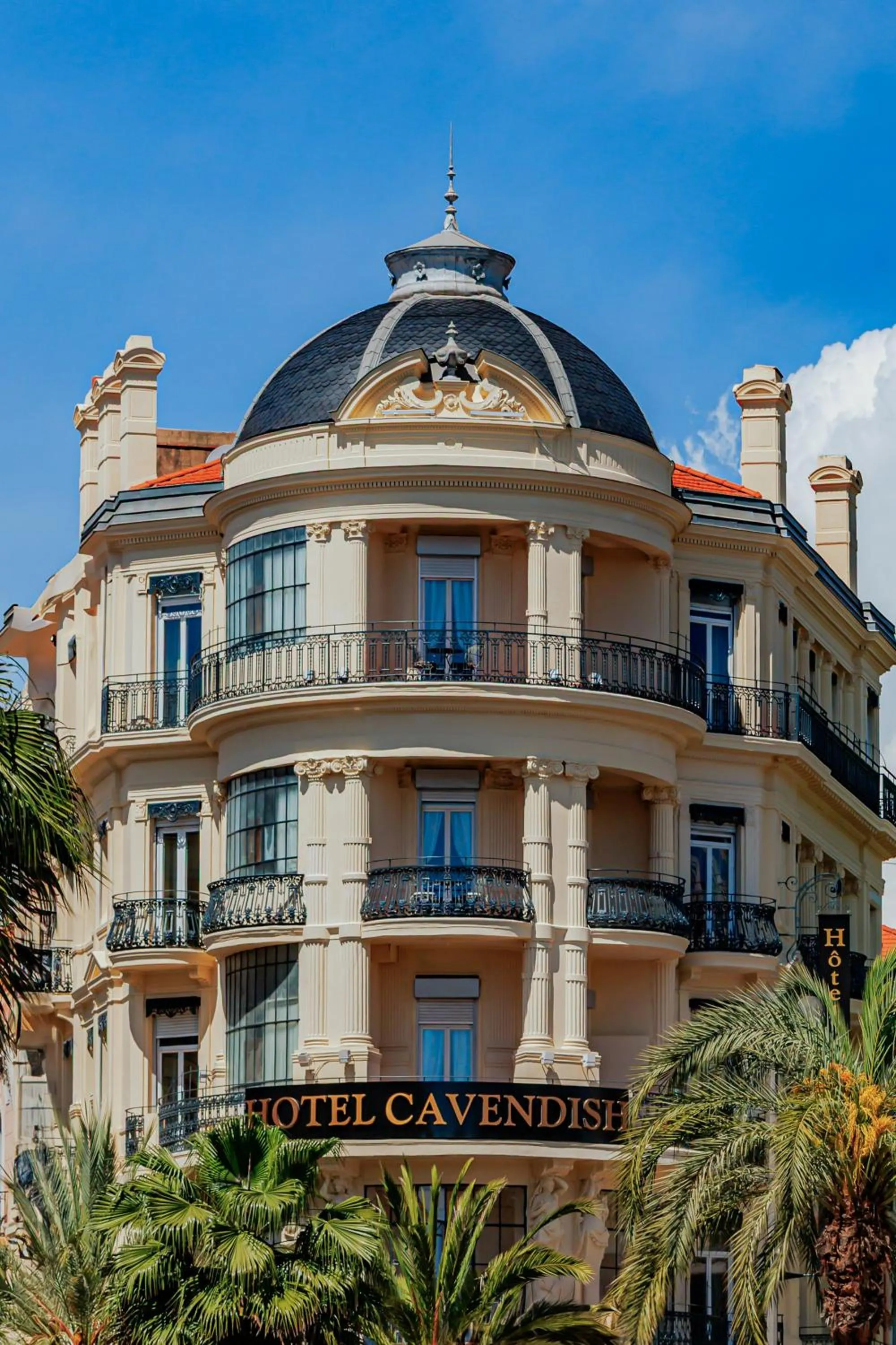 Property building in Le Cavendish