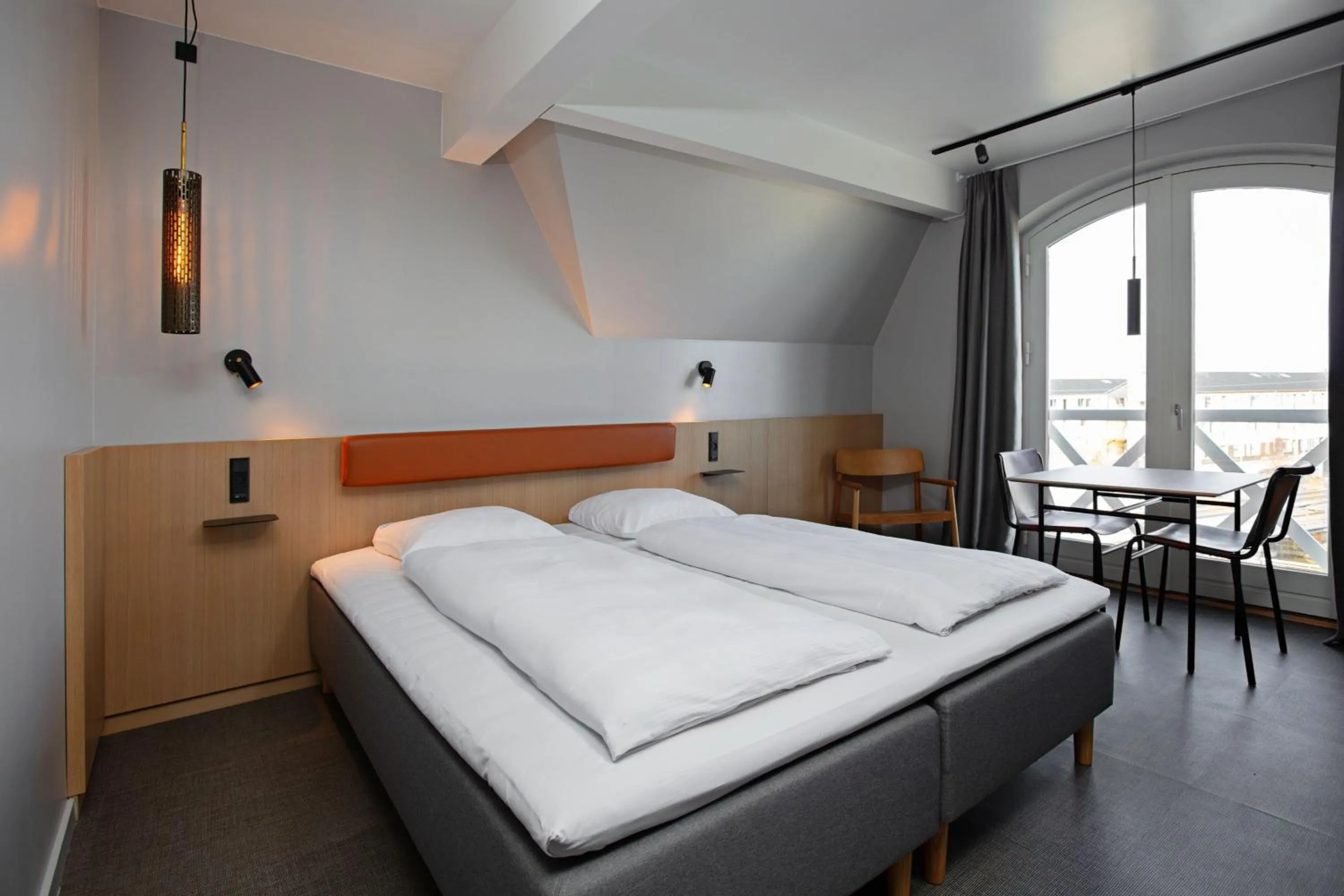 Photo of the whole room, Bed in Four Points Flex by Sheraton Koge