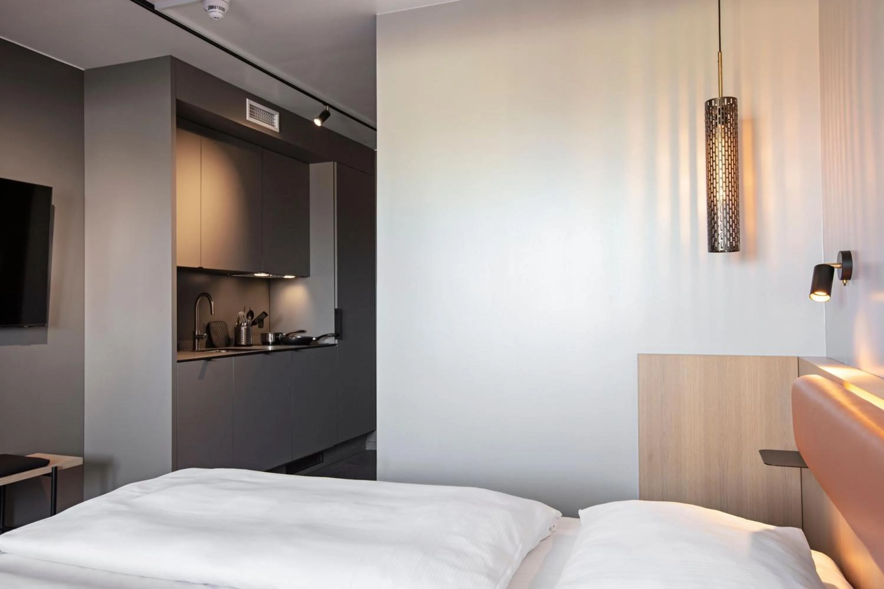 Photo of the whole room, Bed in Four Points Flex by Sheraton Koge