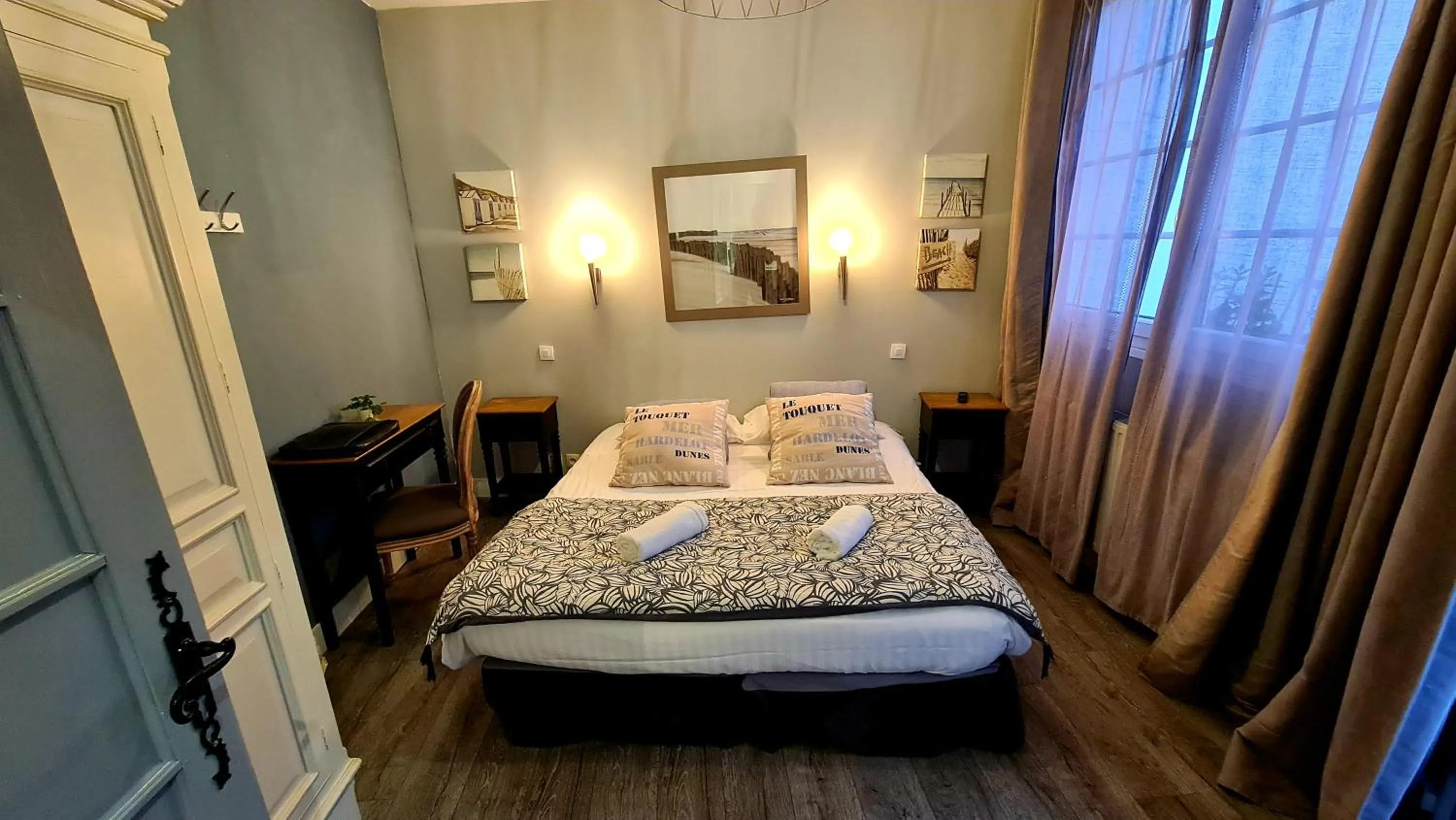 Photo of the whole room in Hôtel de charme Equinoxe