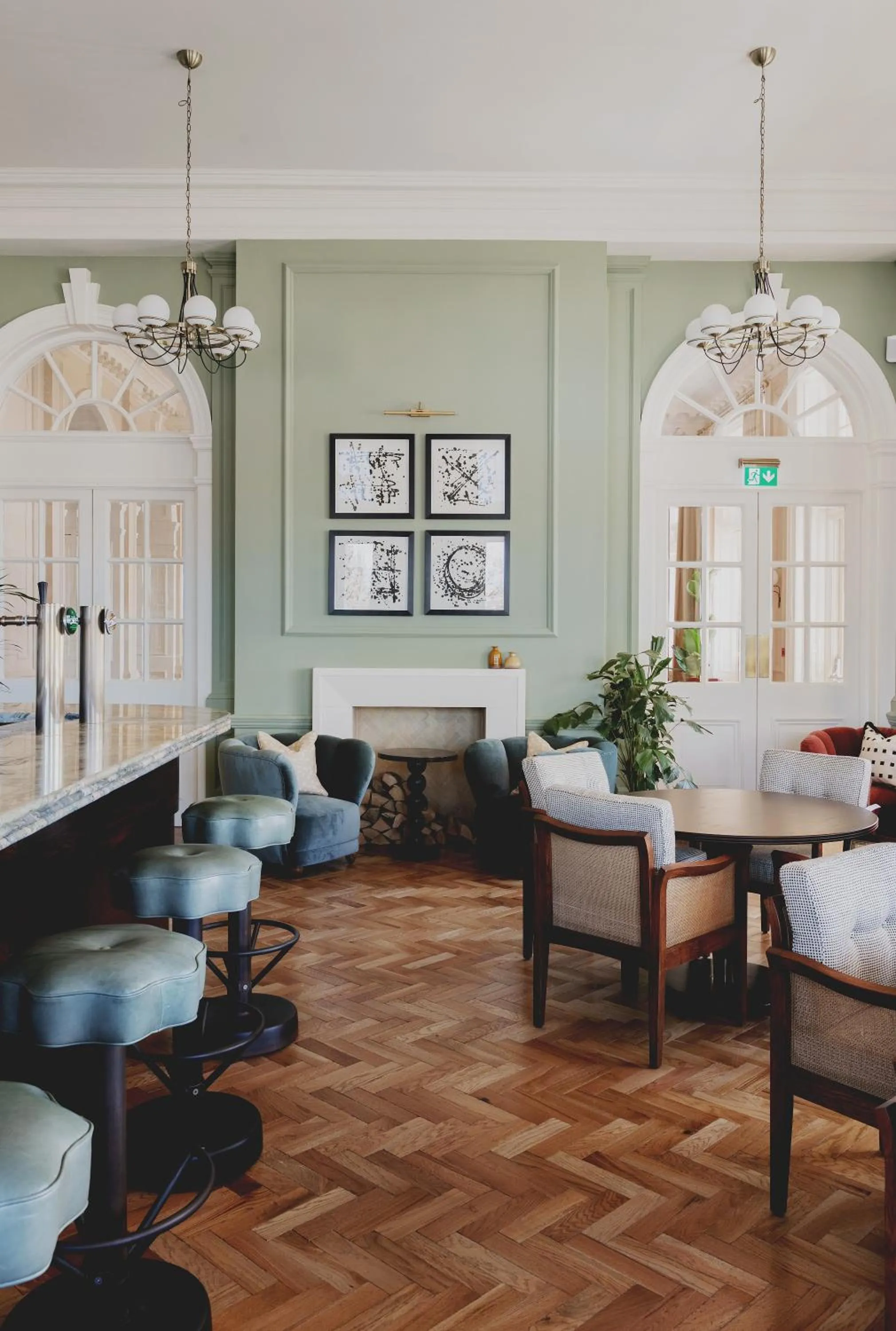 Lounge or bar in The Queens Hotel