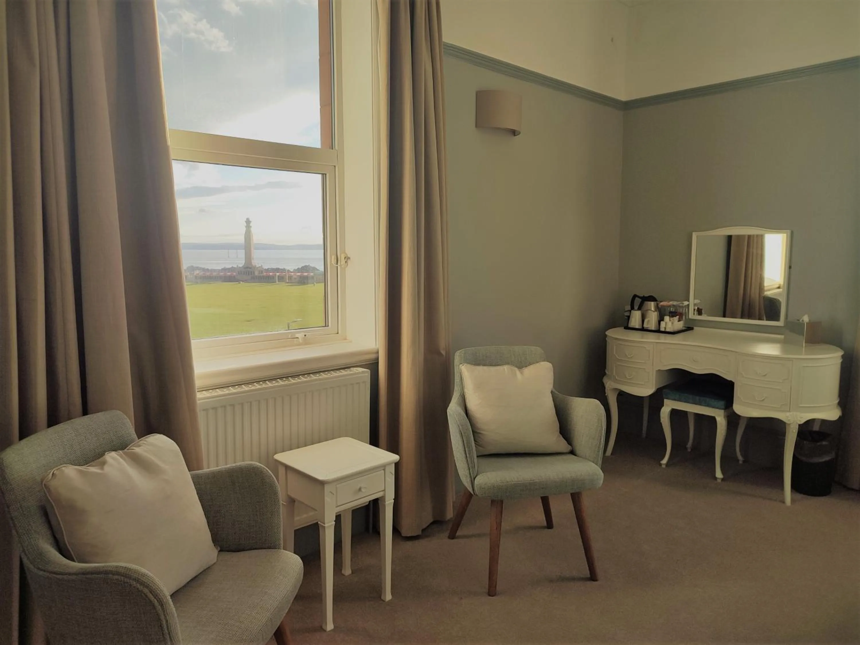 Seating area in The Queens Hotel