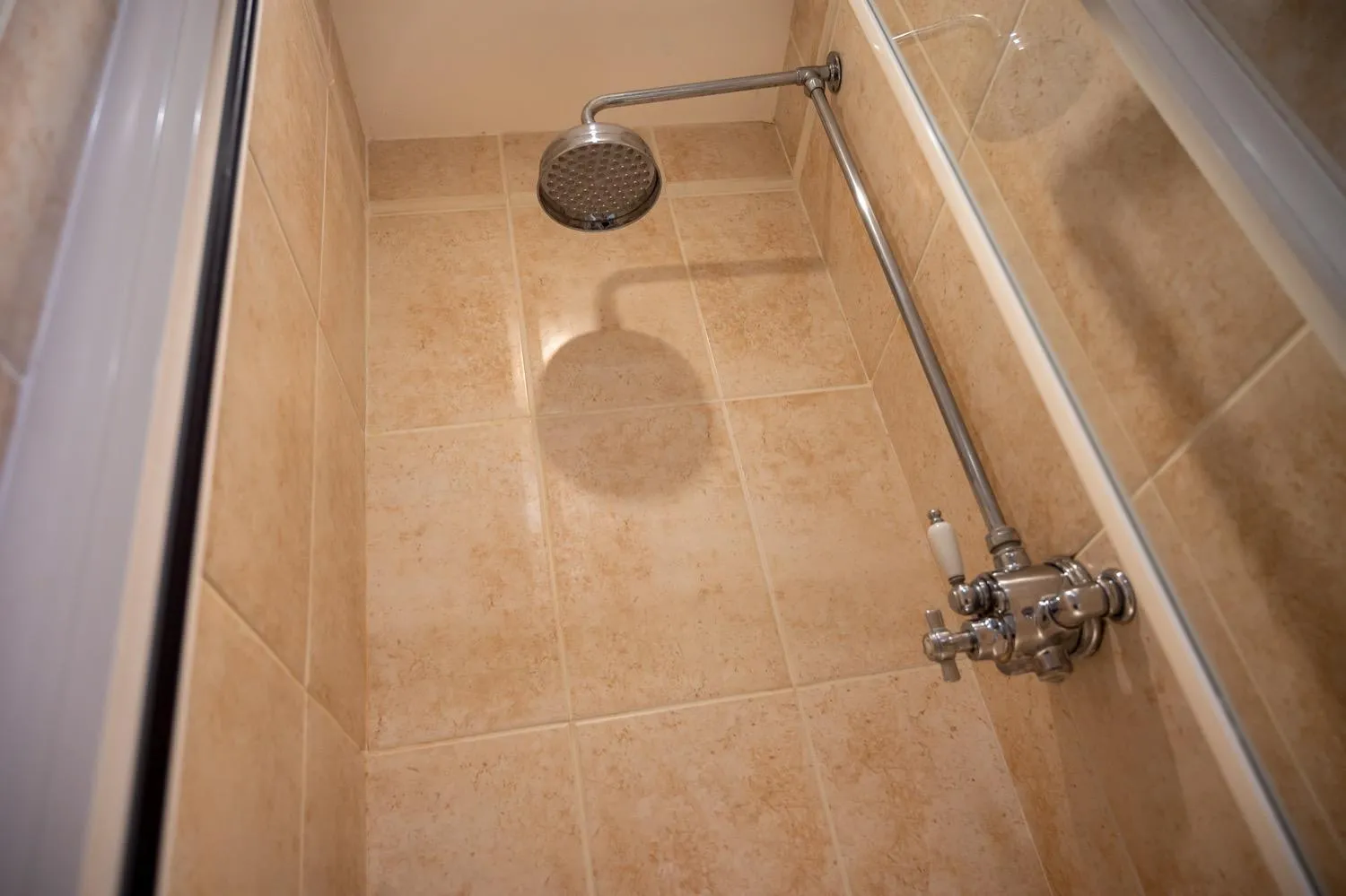 Bathroom in The Queens Hotel