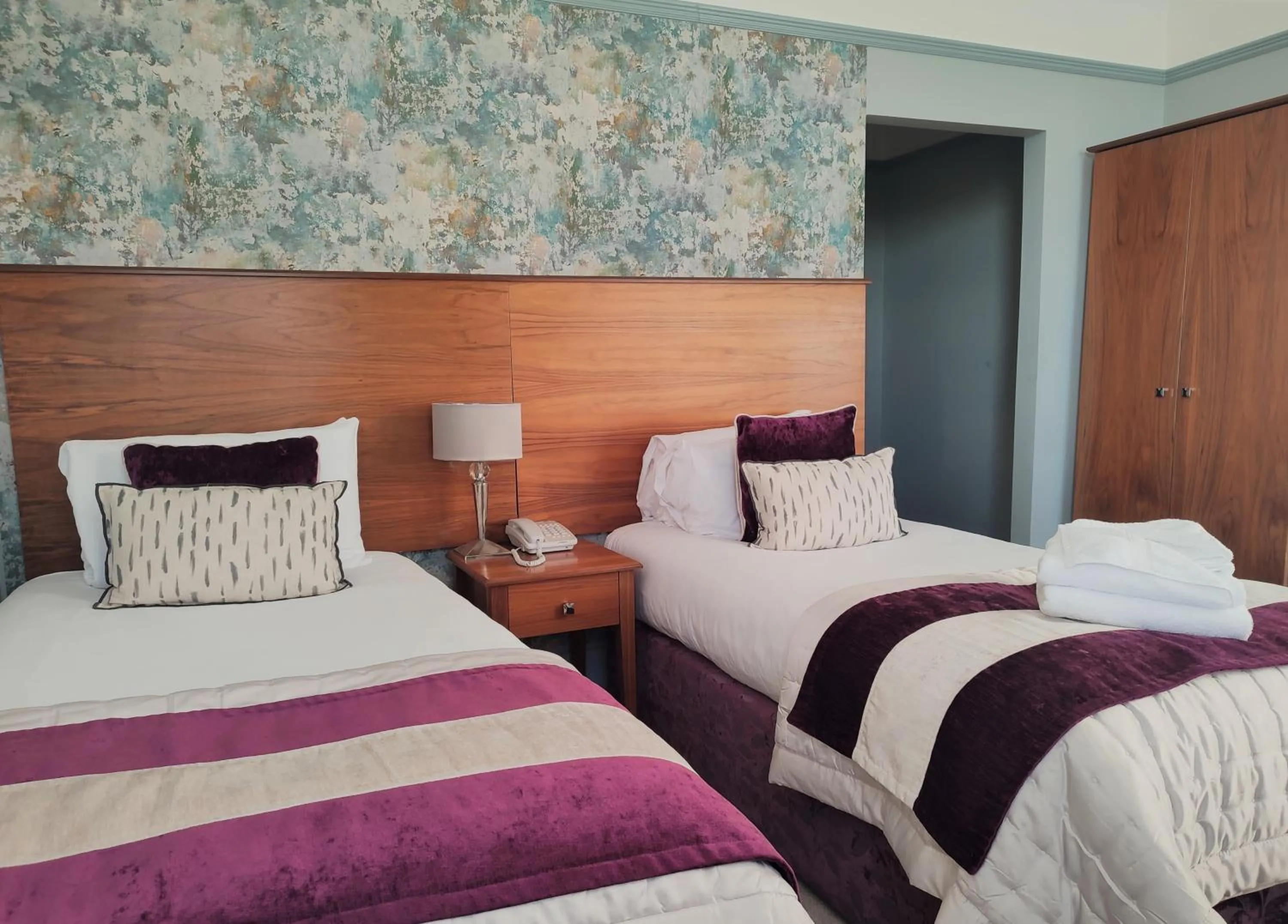 Bed in The Queens Hotel