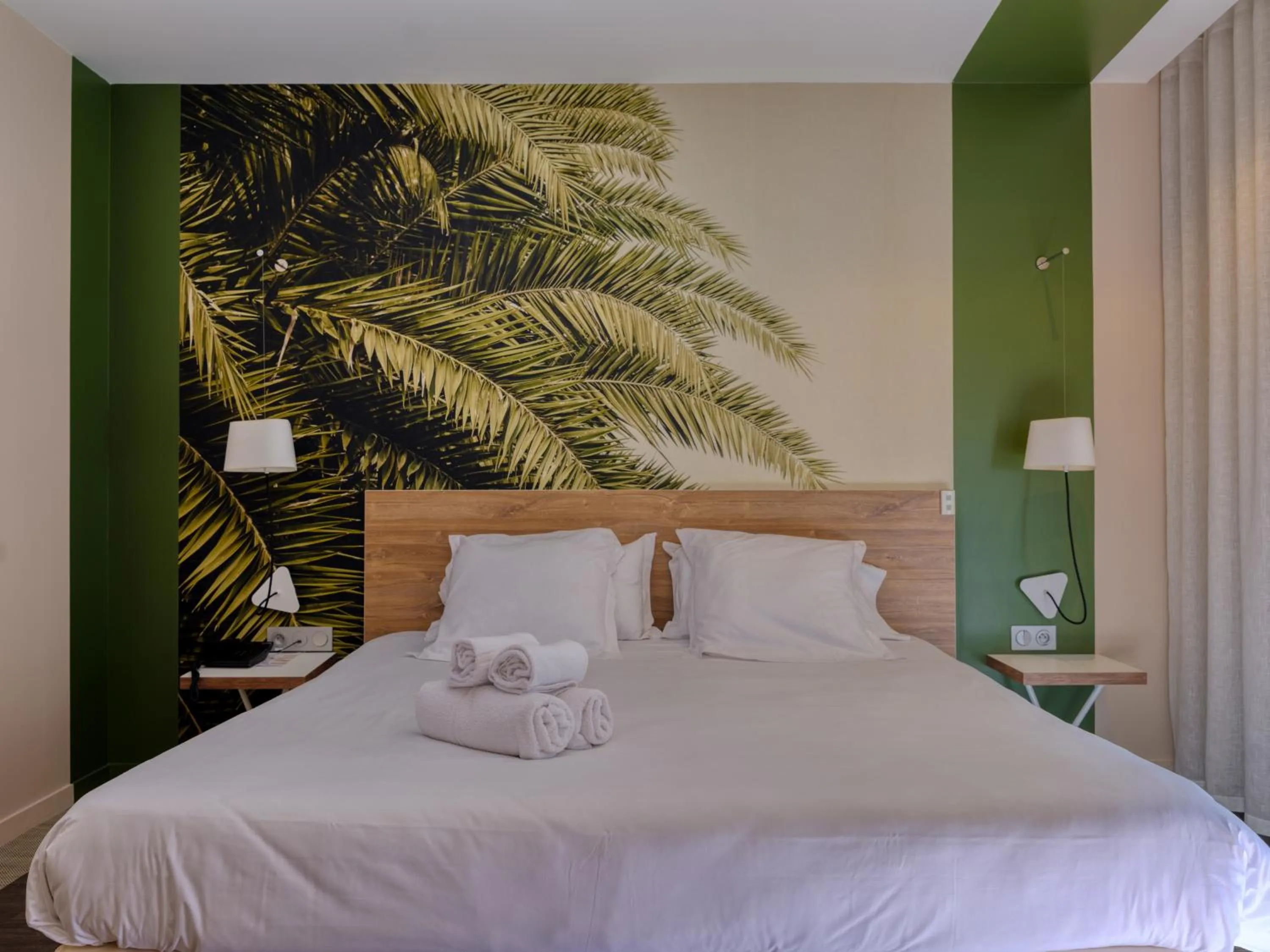 Bed in Logis Hôtel Domaine du Moulin Cavier - Restaurants & Spa