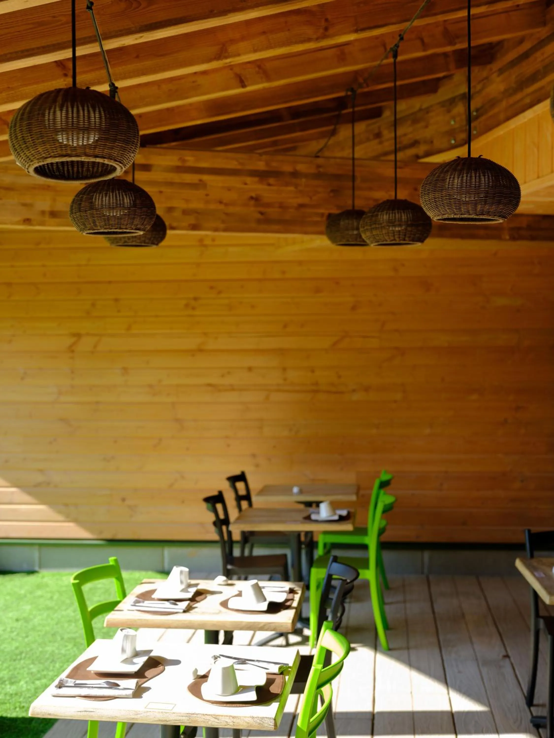 Patio in Logis Hôtel Domaine du Moulin Cavier - Restaurants & Spa