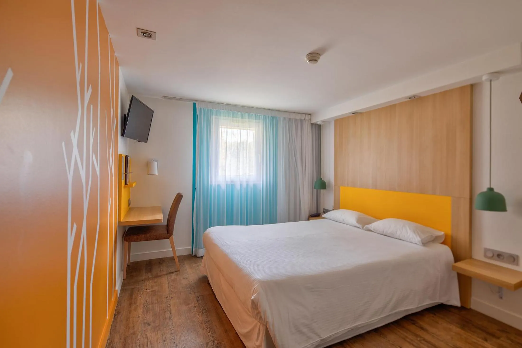 Bed in Logis Hôtel Domaine du Moulin Cavier - Restaurants & Spa