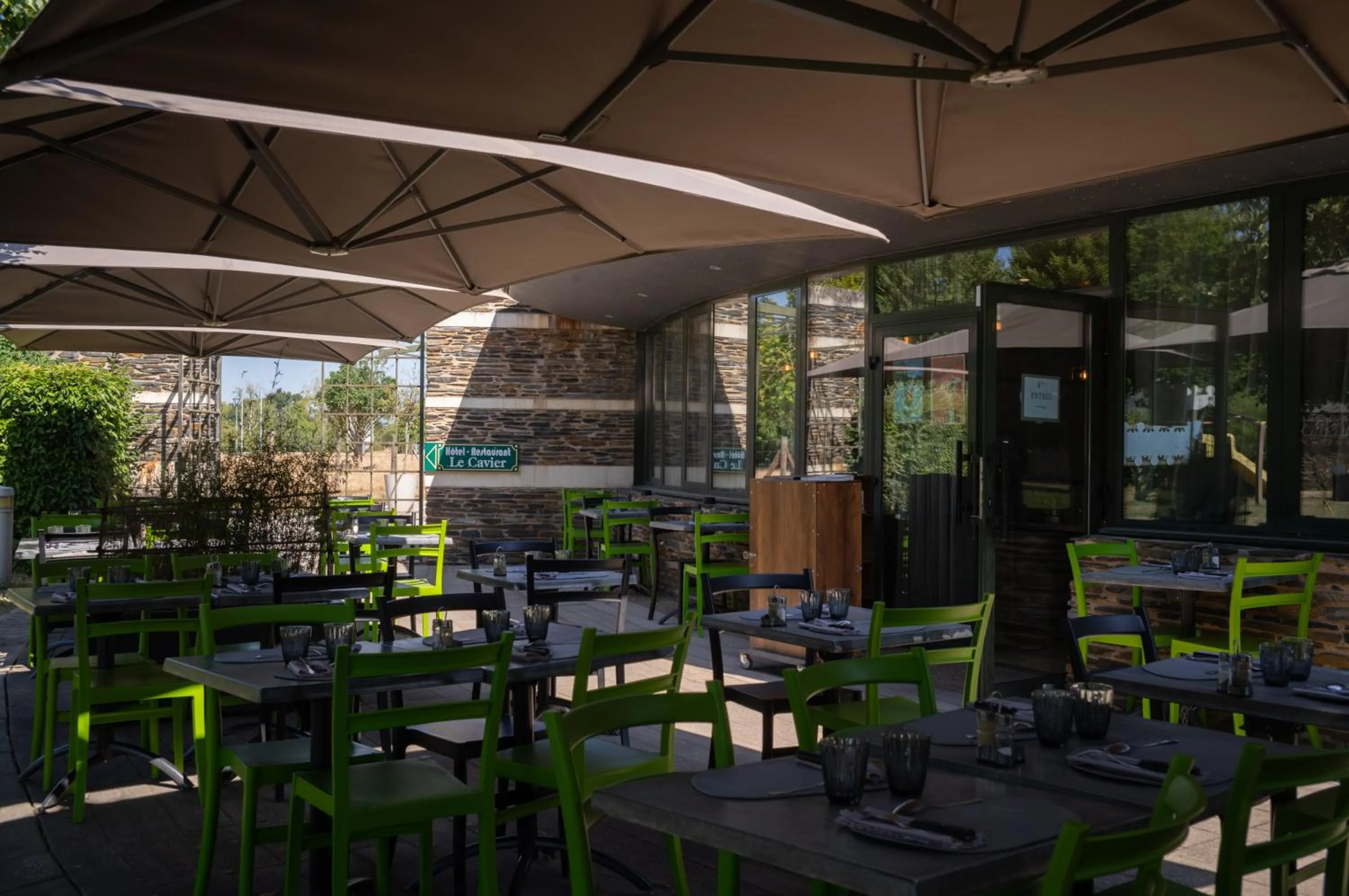 Patio in Logis Hôtel Domaine du Moulin Cavier - Restaurants & Spa