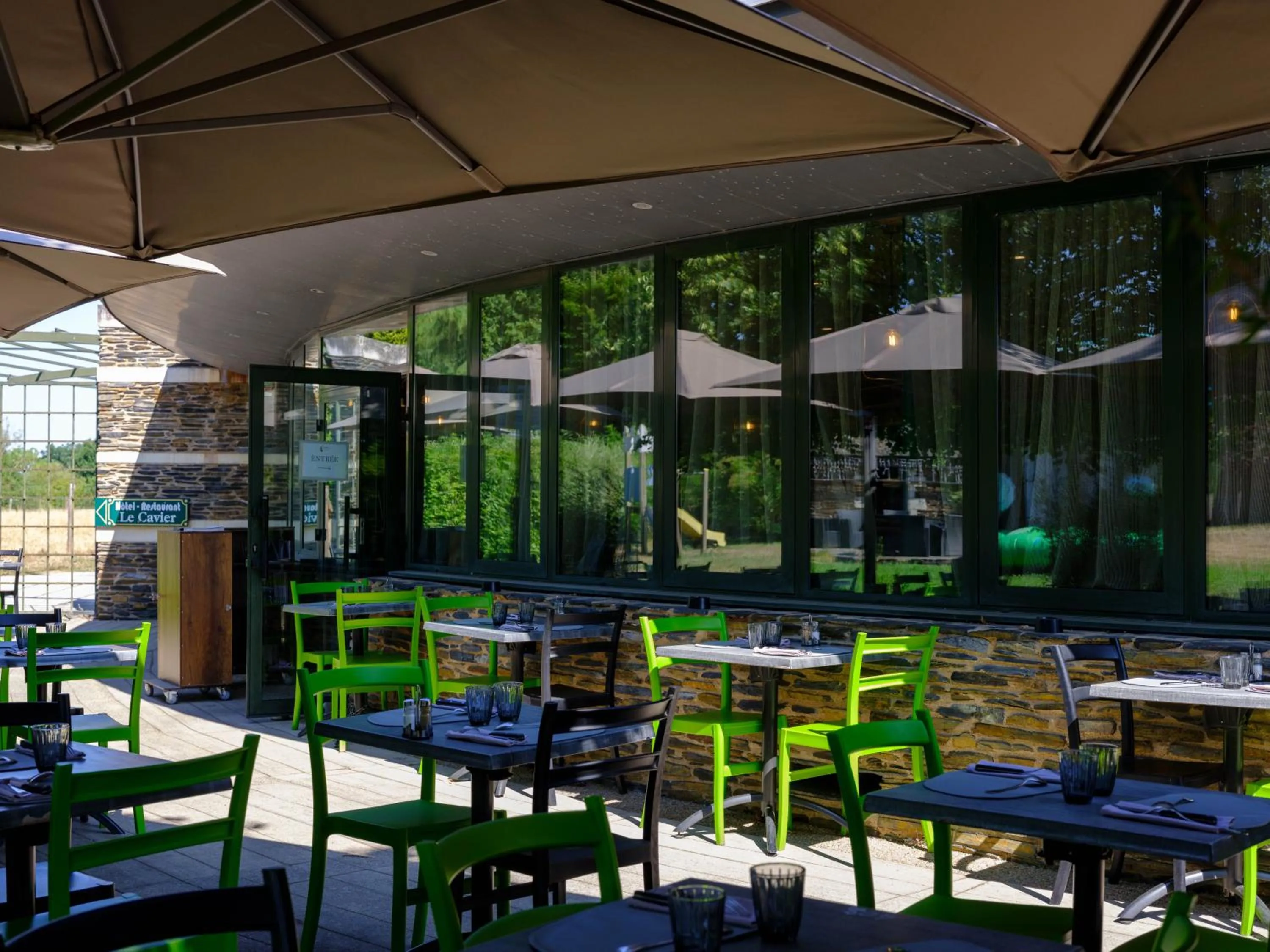 Patio in Logis Hôtel Domaine du Moulin Cavier - Restaurants & Spa