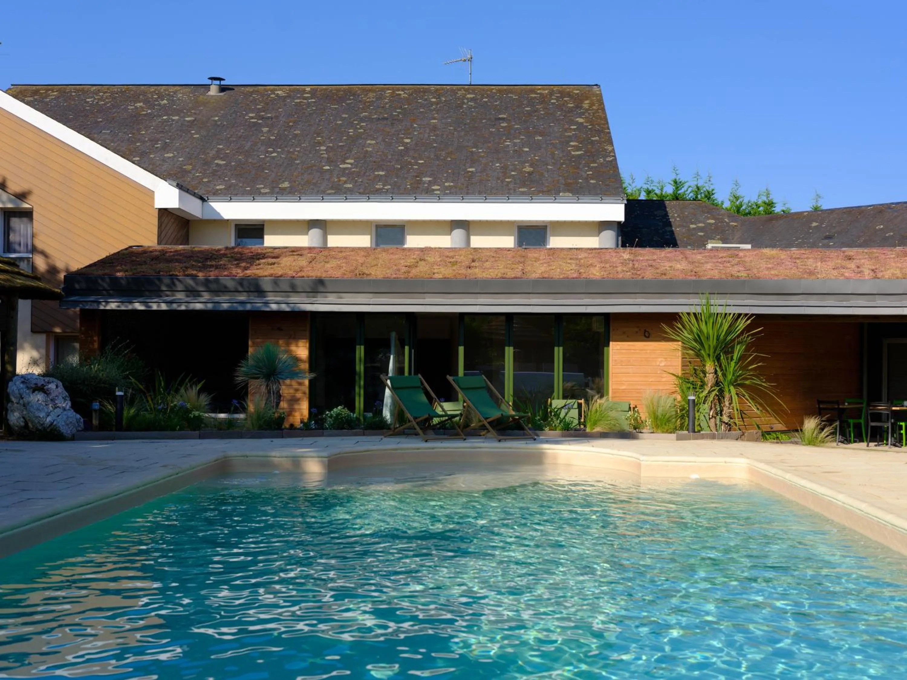 Patio in Logis Hôtel Domaine du Moulin Cavier - Restaurants & Spa