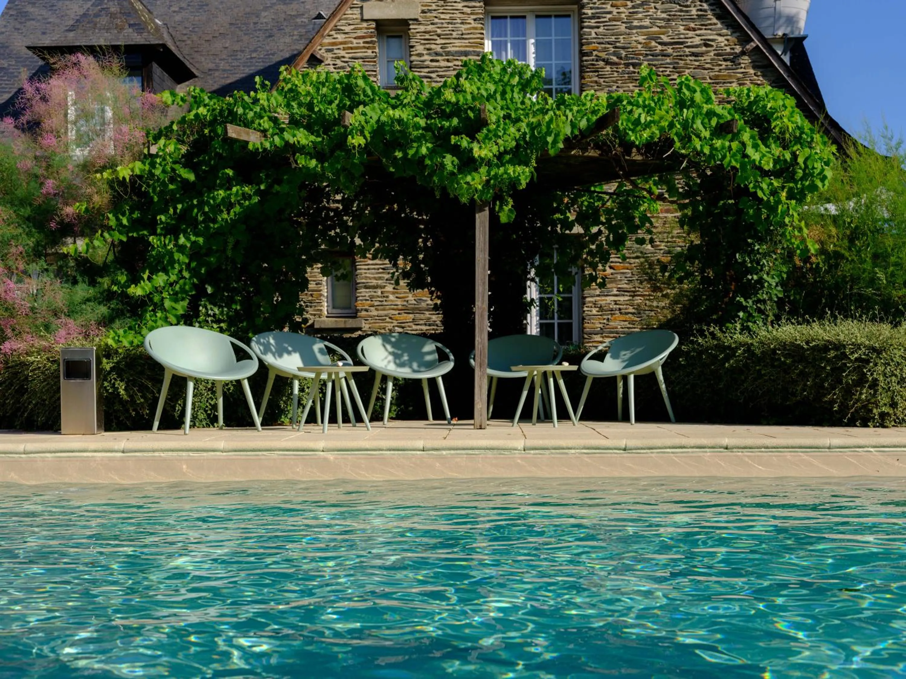 Patio in Logis Hôtel Domaine du Moulin Cavier - Restaurants & Spa