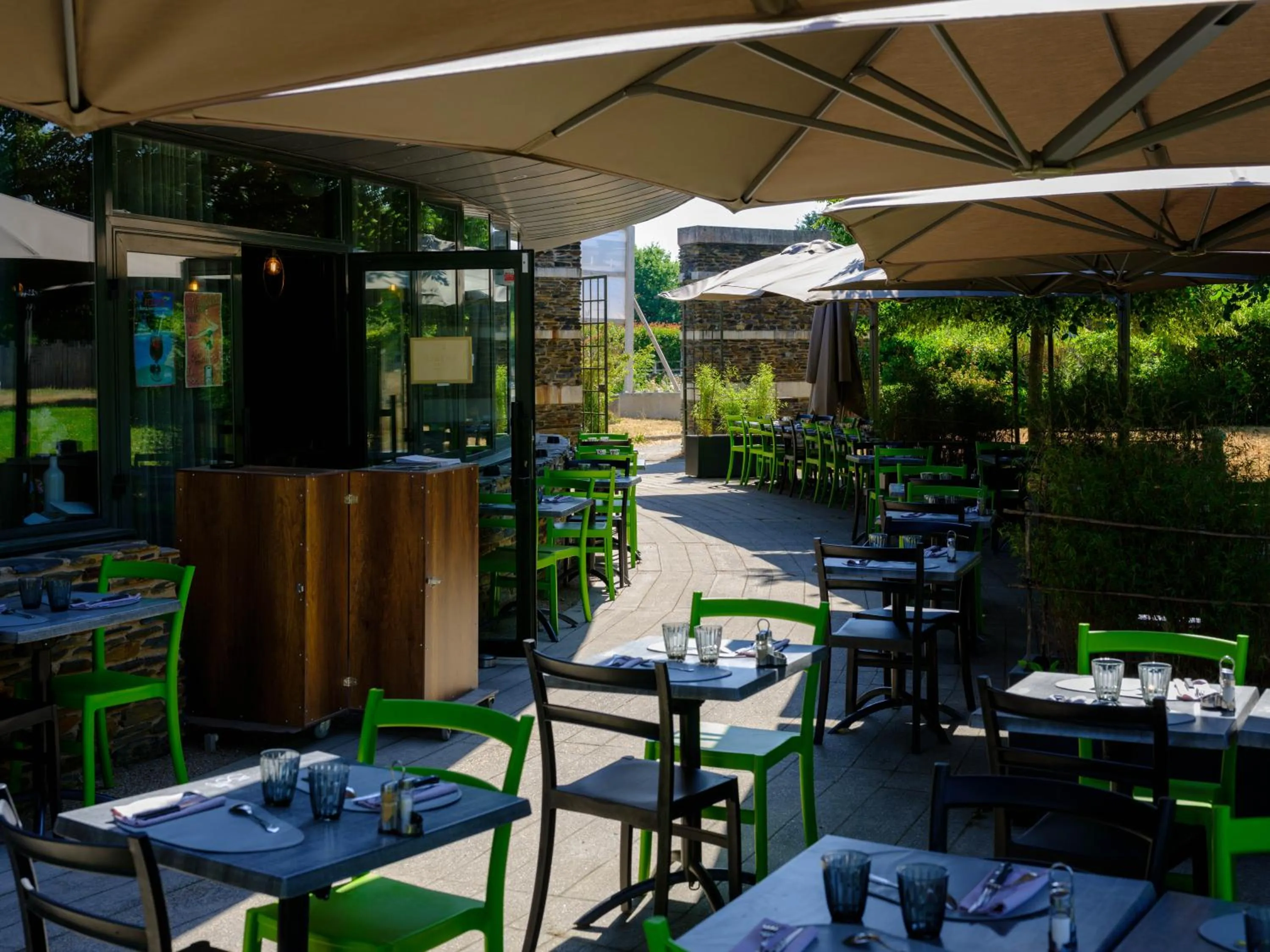 Patio in Logis Hôtel Domaine du Moulin Cavier - Restaurants & Spa