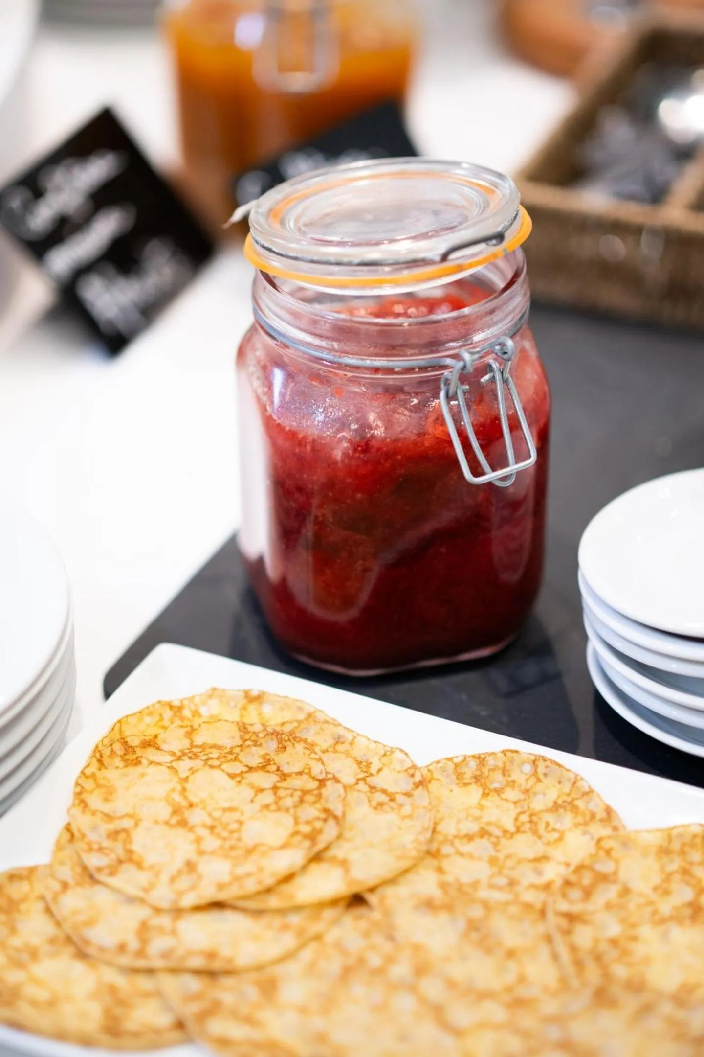 Food and drinks in Logis Hôtel Domaine du Moulin Cavier - Restaurants & Spa