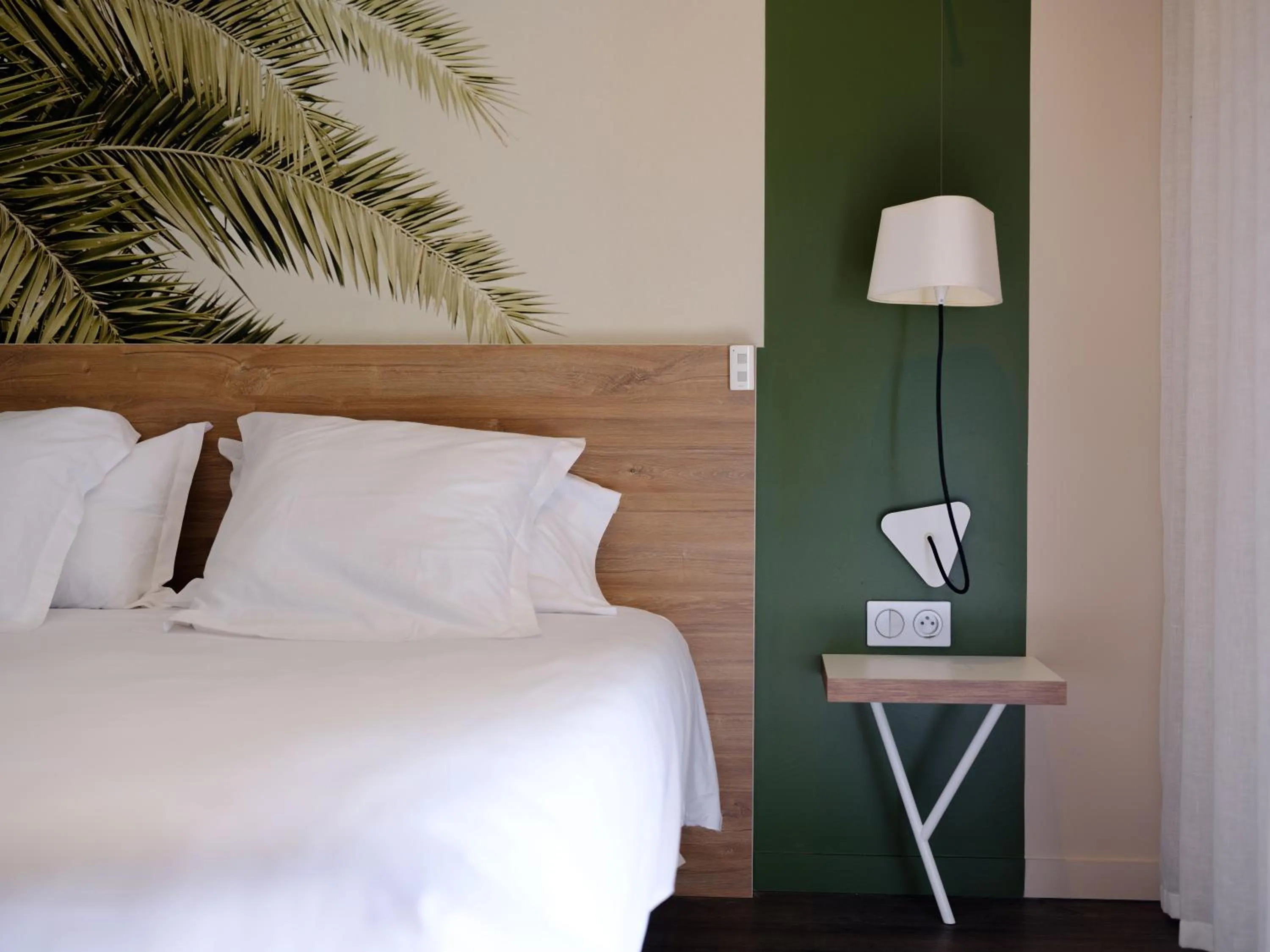 Bed in Logis Hôtel Domaine du Moulin Cavier - Restaurants & Spa