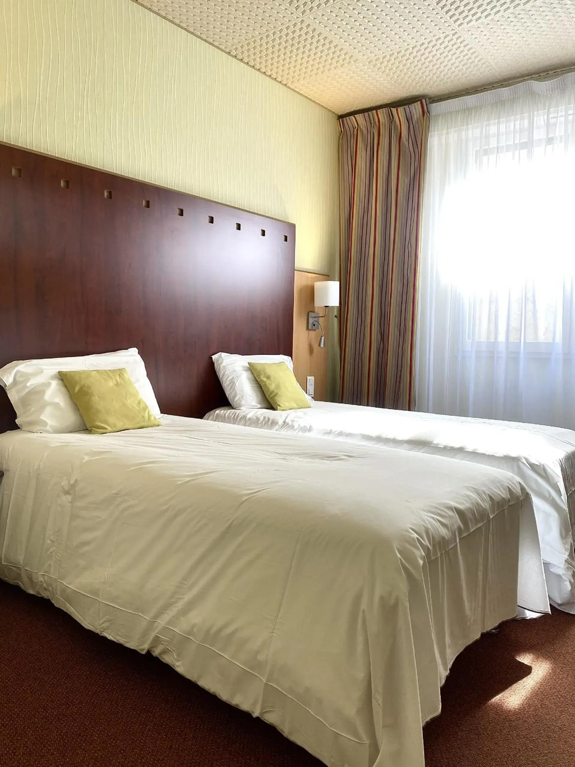 Twin Room in Logis Hôtel & Restaurant Le Cheval Blanc et Clovis Twin Room in Logis Hôtel & Restaurant Le Cheval Blanc et Clovis