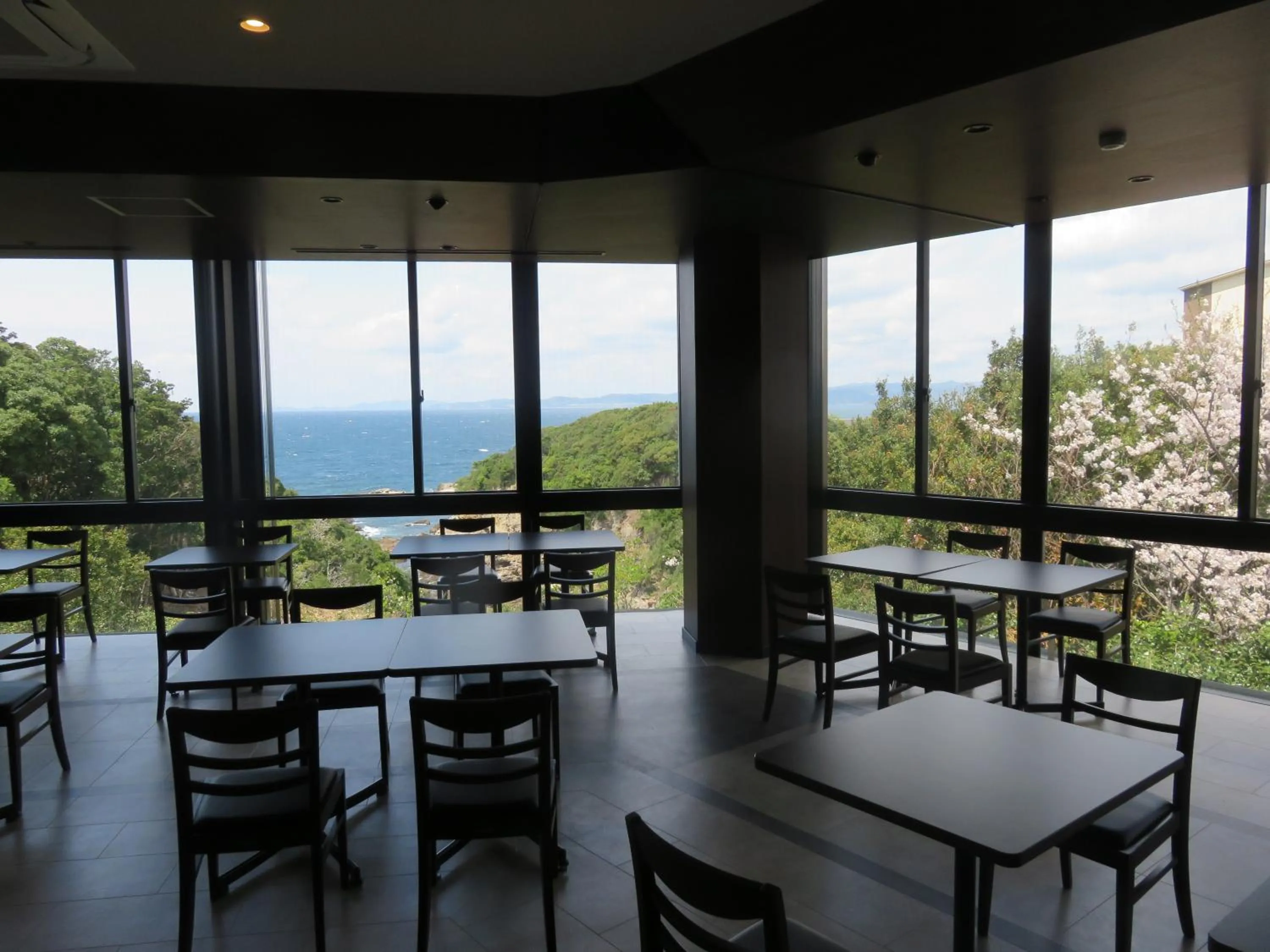 Food and drinks in Grampus Sea