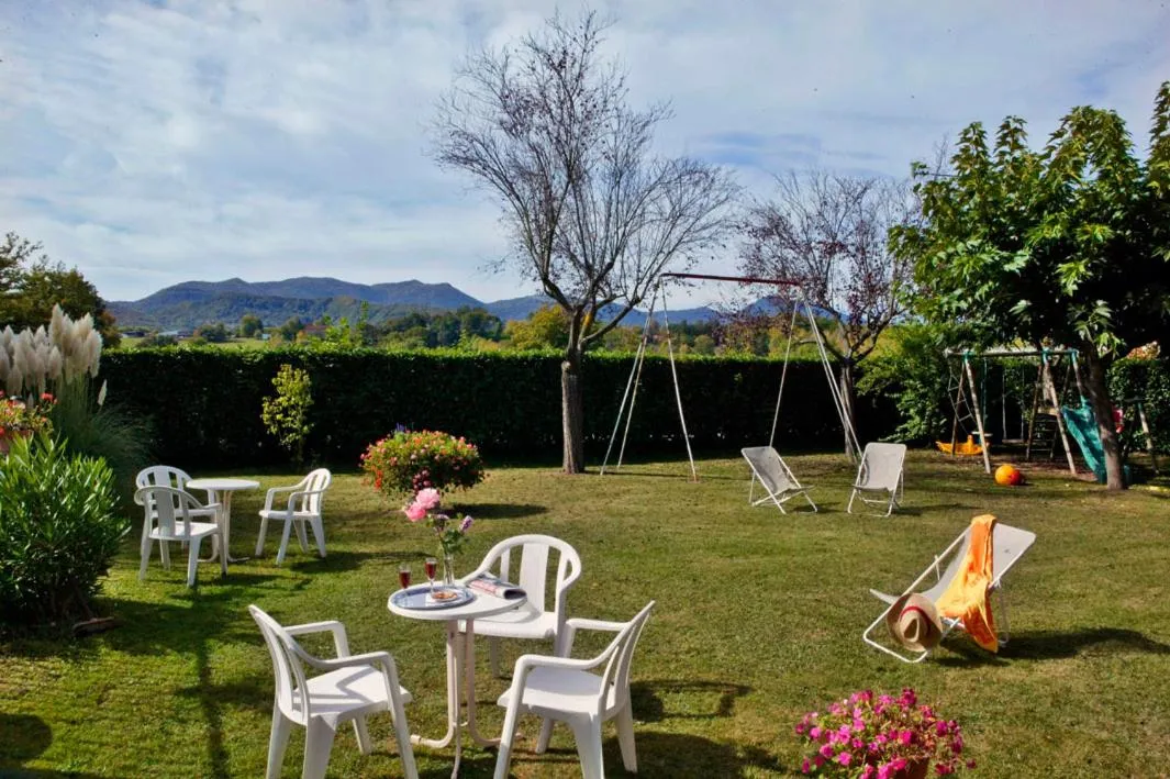 Garden view in Logis Hôtel restaurant Horizon 117