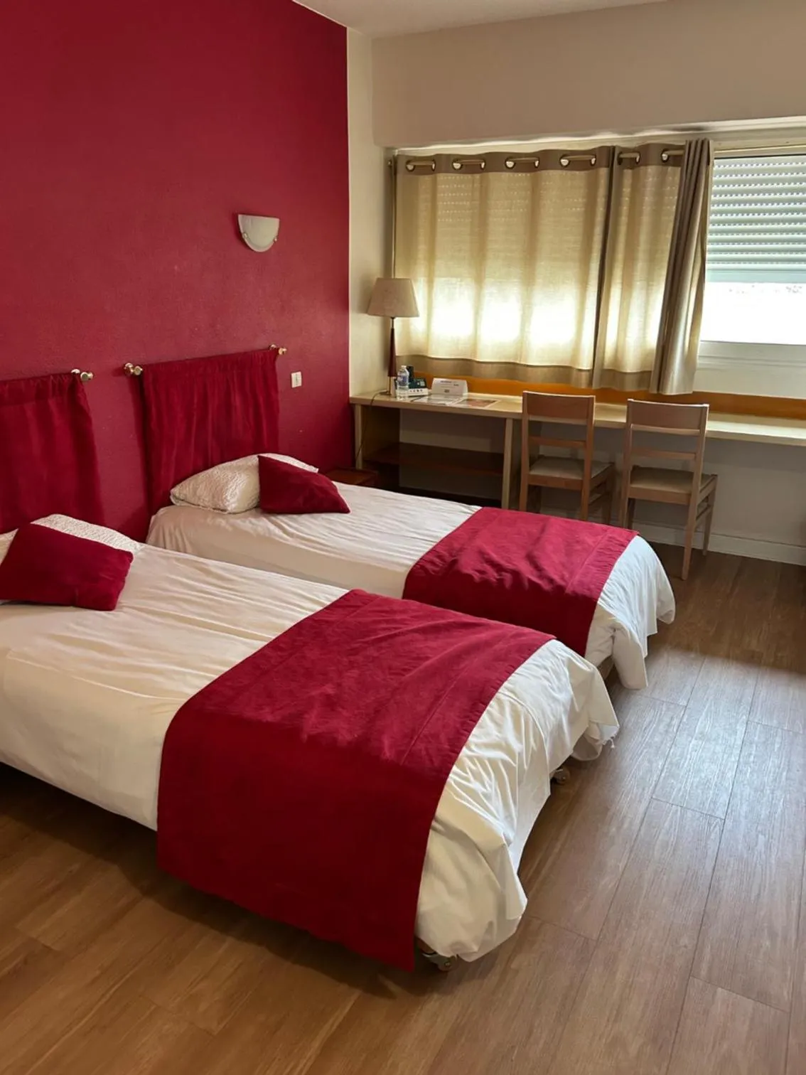 Property building, Bed in Logis Hôtel restaurant Horizon 117