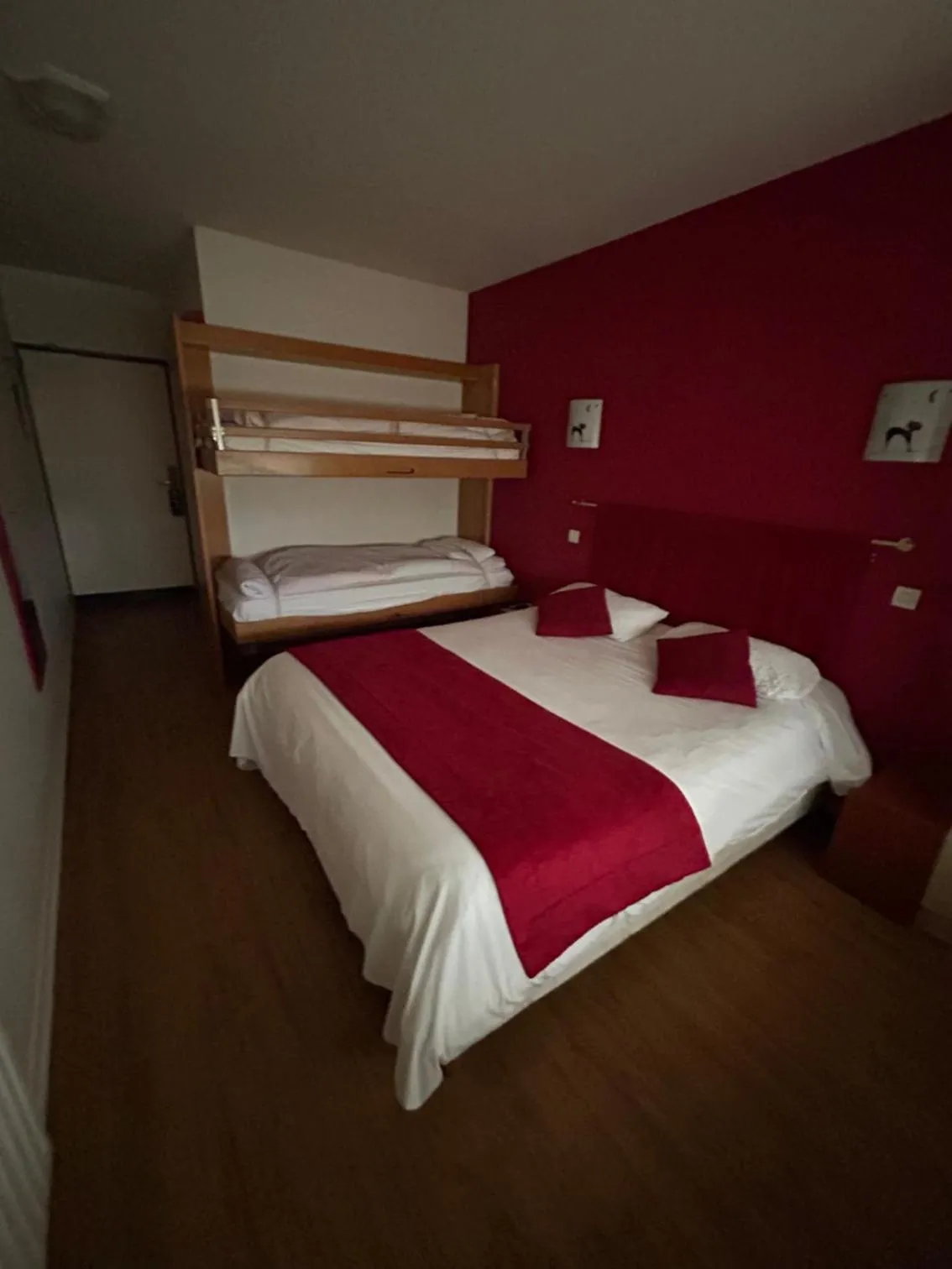 bunk bed, Bed in Logis Hôtel restaurant Horizon 117