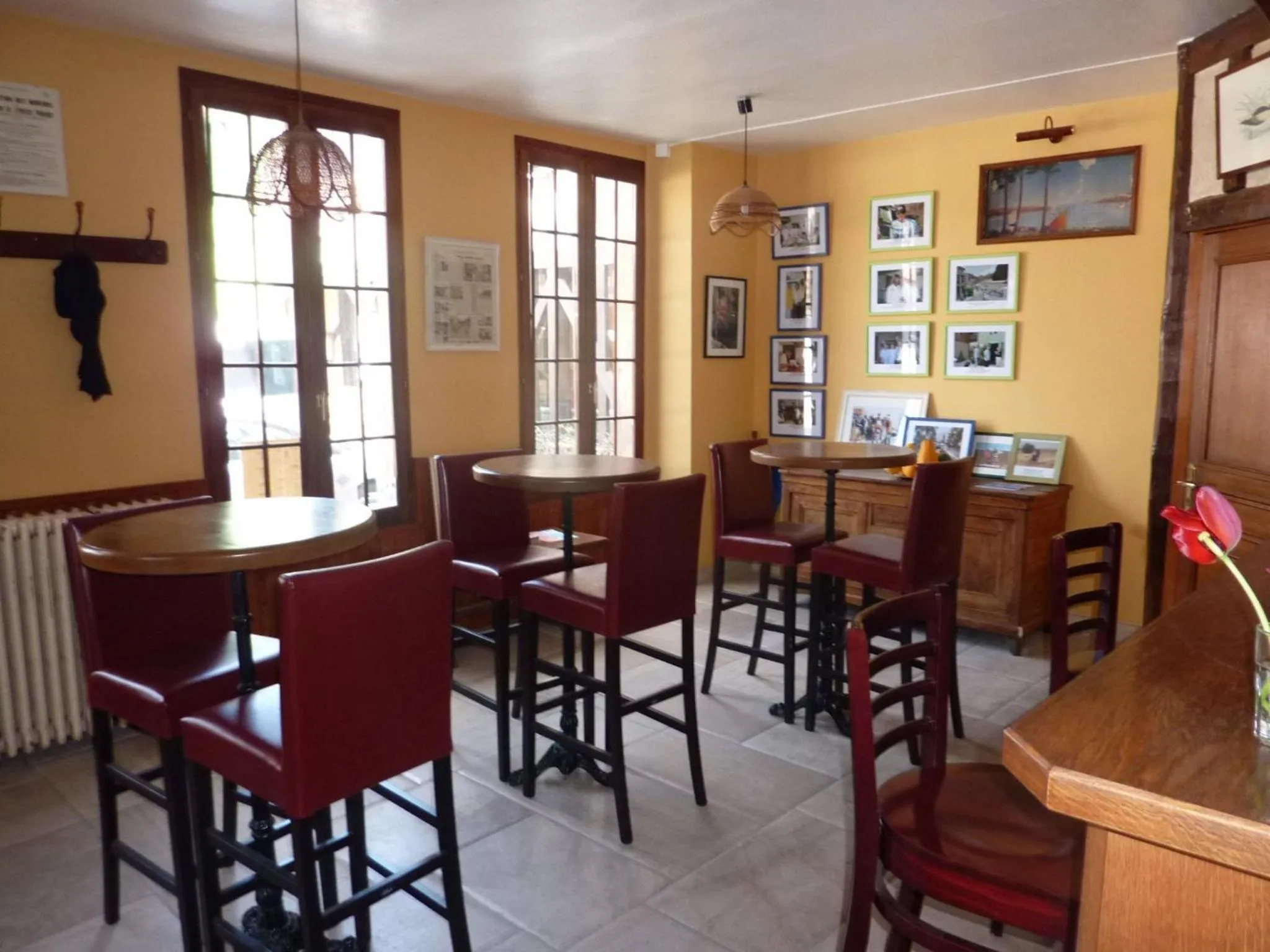 Restaurant/places to eat in Logis Le Tadorne