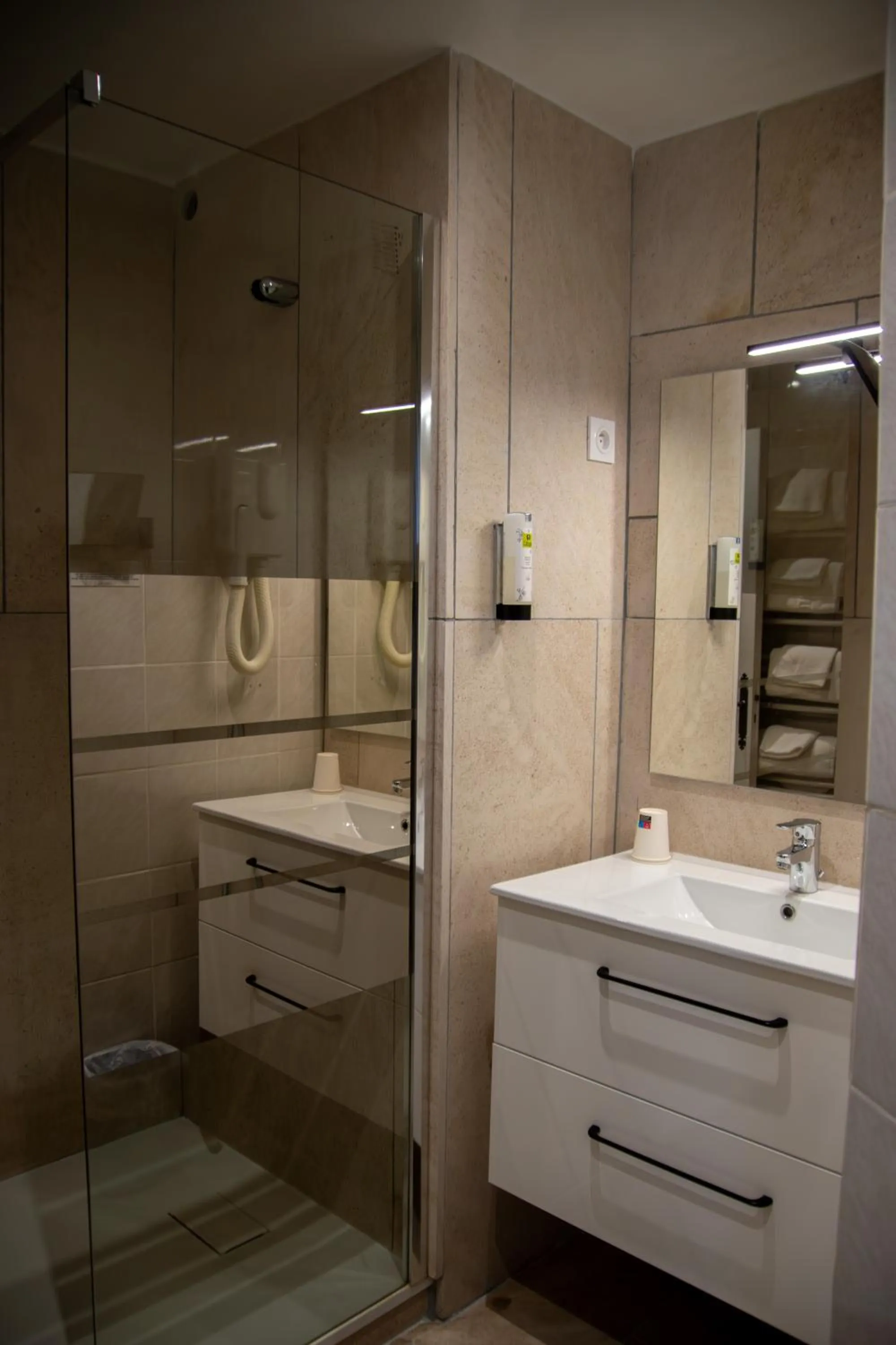 Bathroom in Logis Le Tadorne
