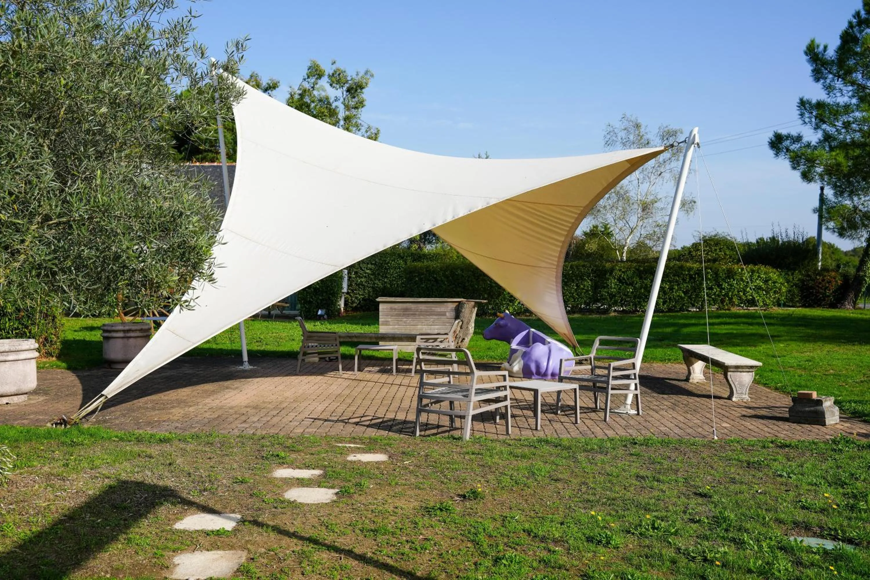 Patio in Logis L'Abreuvoir