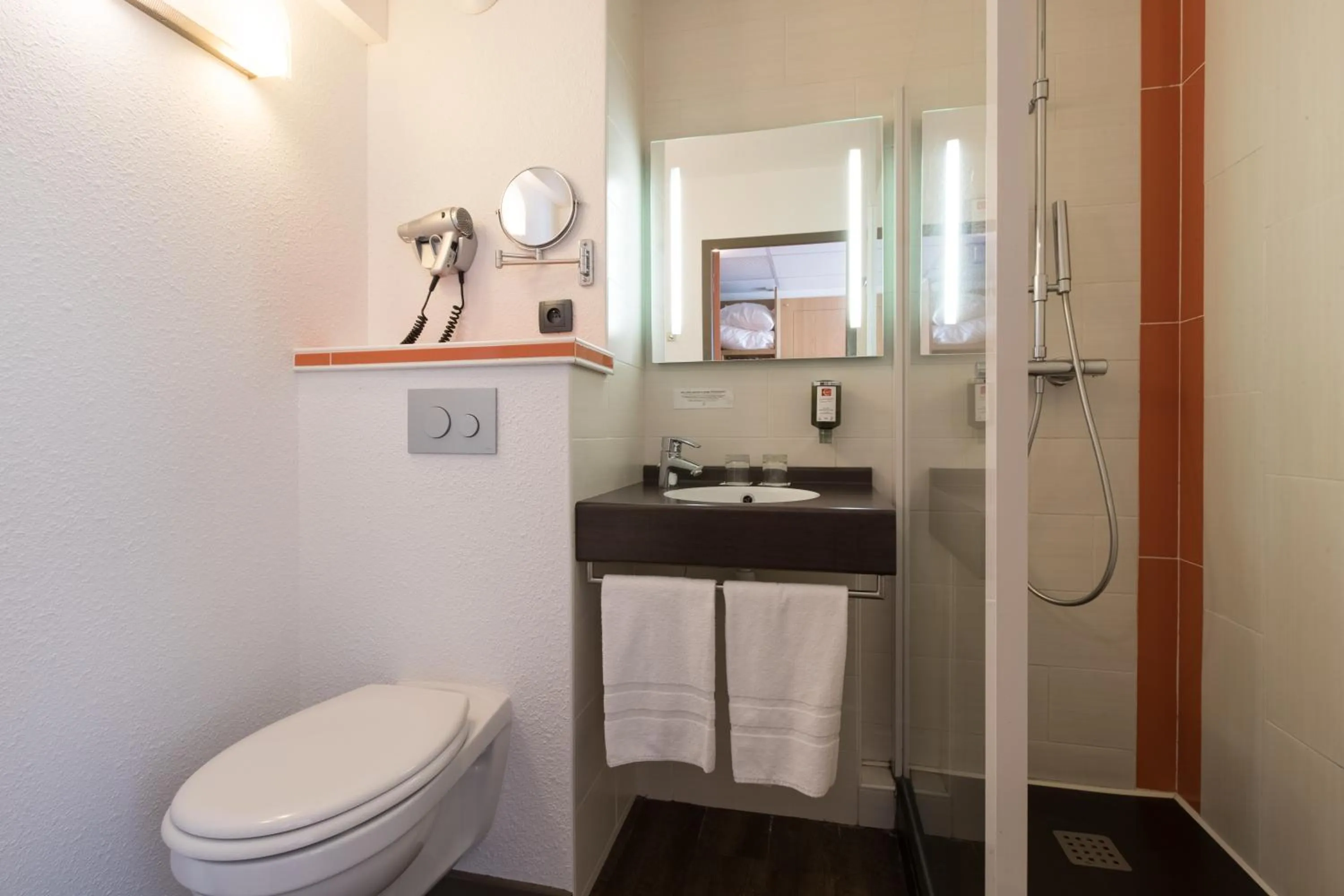 Toilet in Logis Hôtel Restaurant Solenca