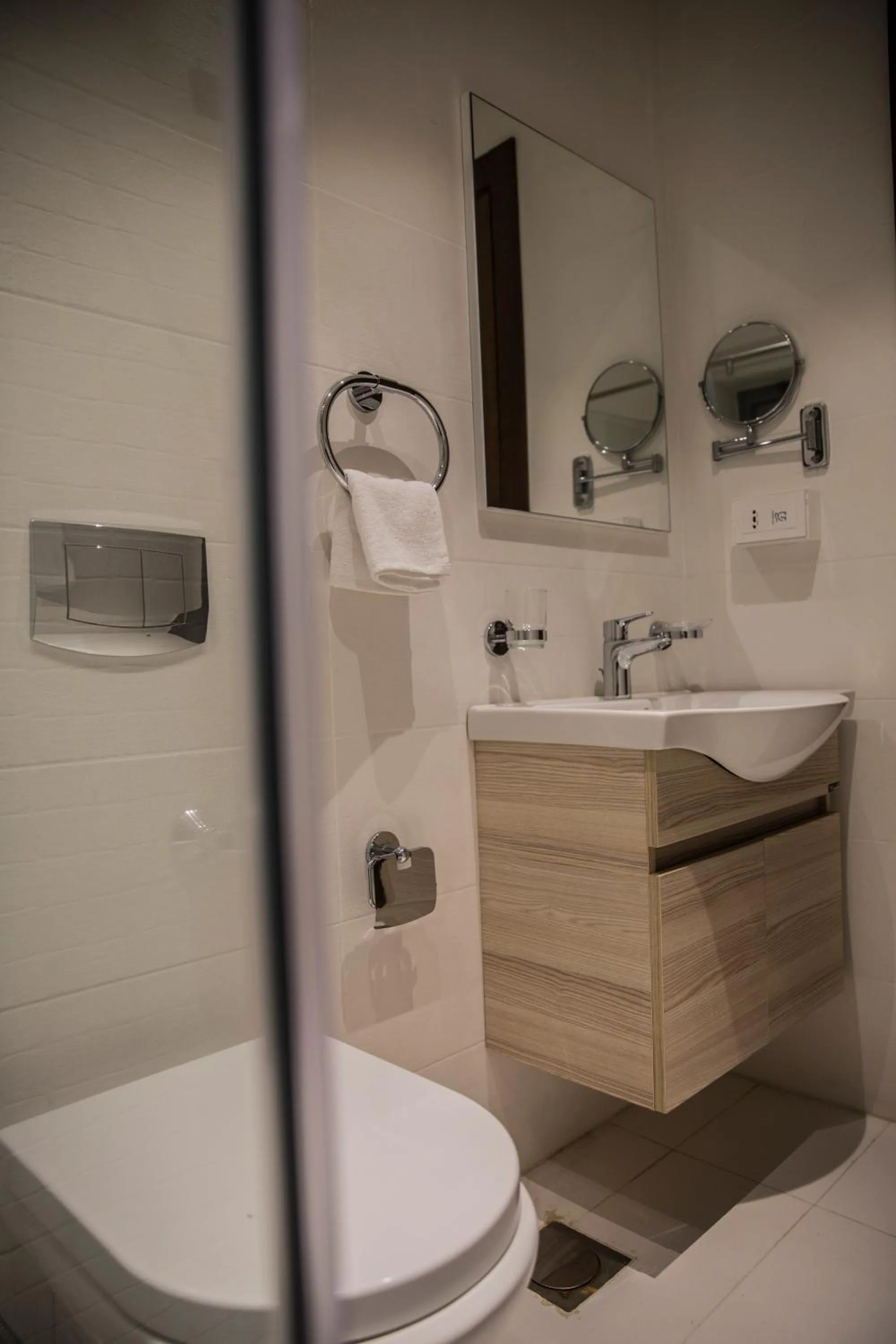 Toilet in Naylover Hotel Suites