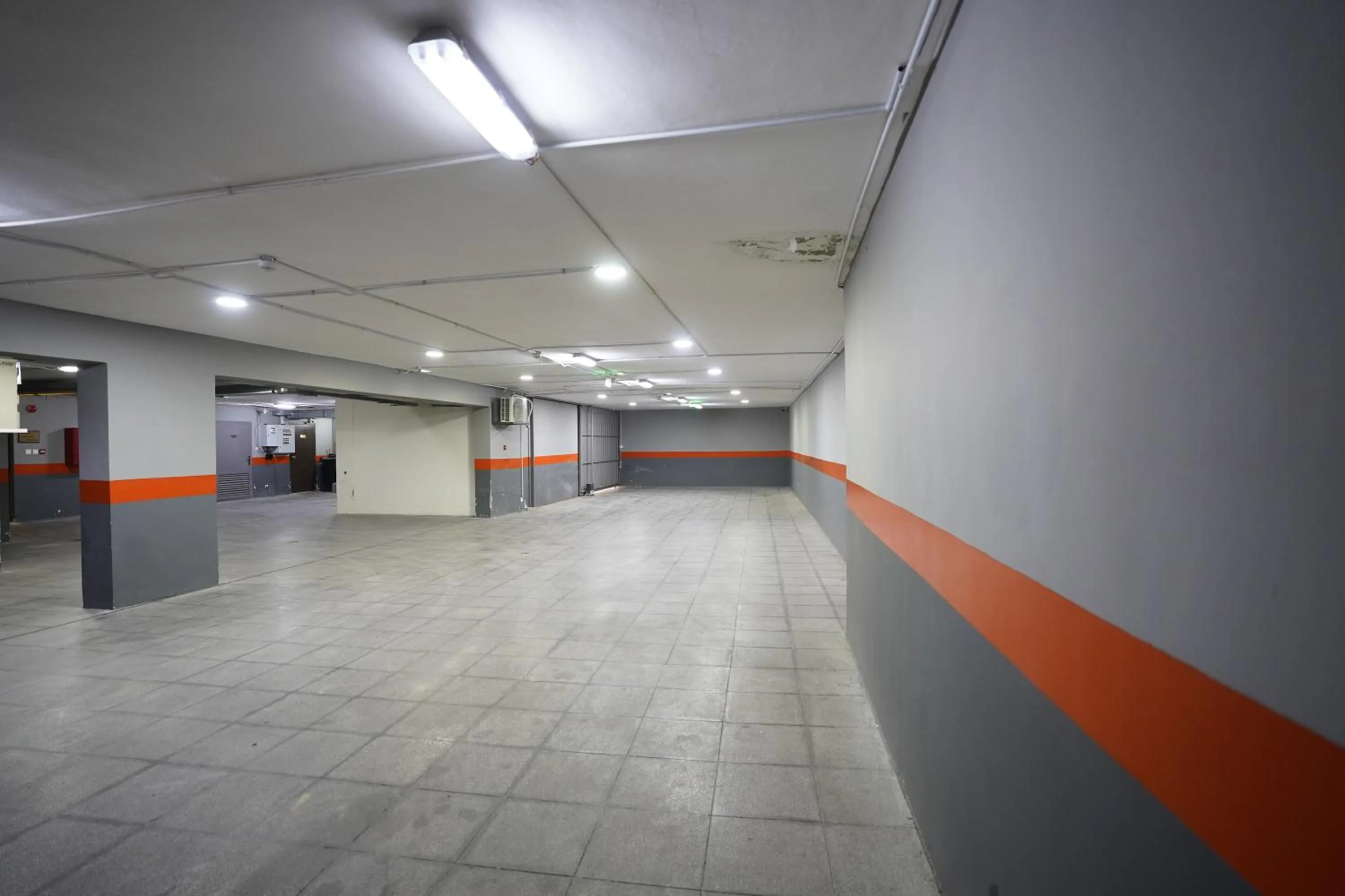 Parking in Naylover Hotel Suites