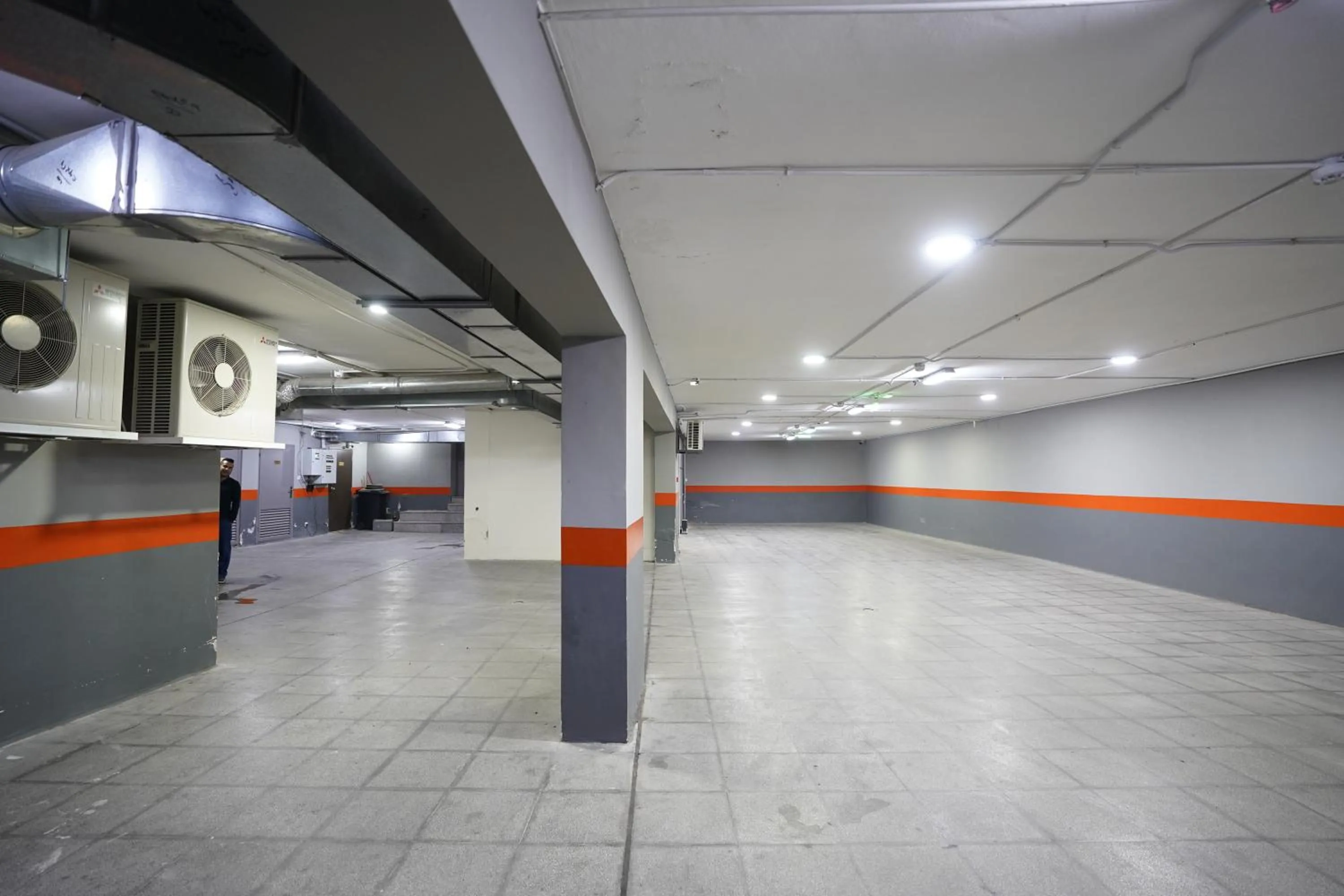 Parking in Naylover Hotel Suites