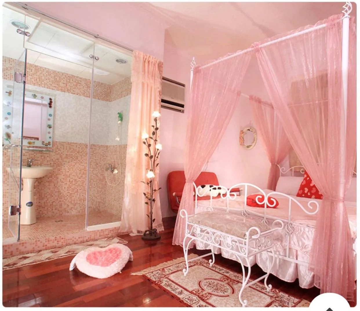 Bed in Love in Pearl B&B