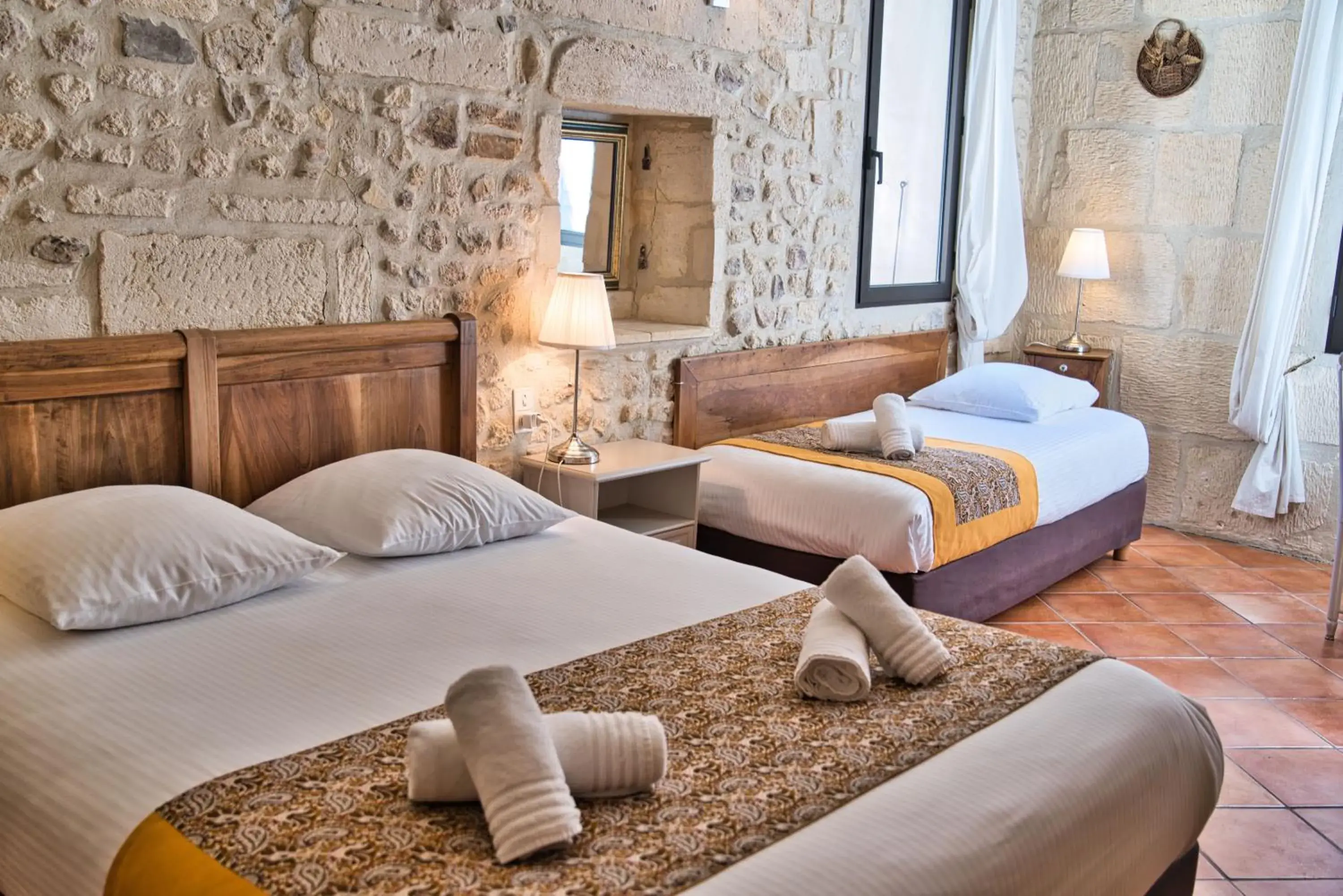 Triple Room in Hôtel La Muette Triple Room in Hôtel La Muette