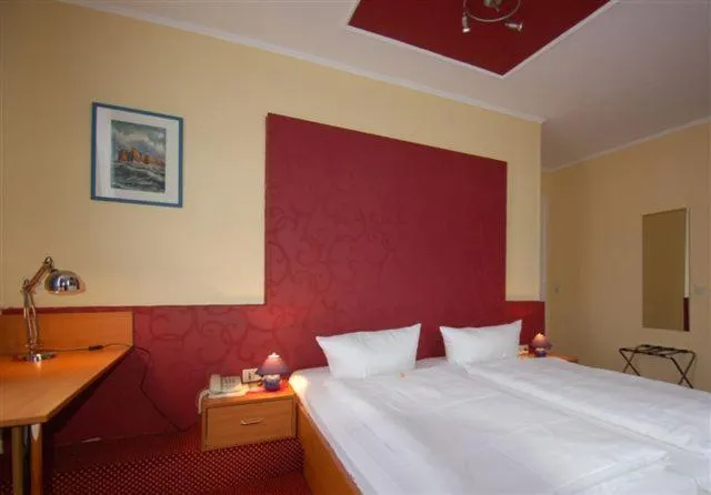 Photo of the whole room, Bed in Hotel Hohenzollern