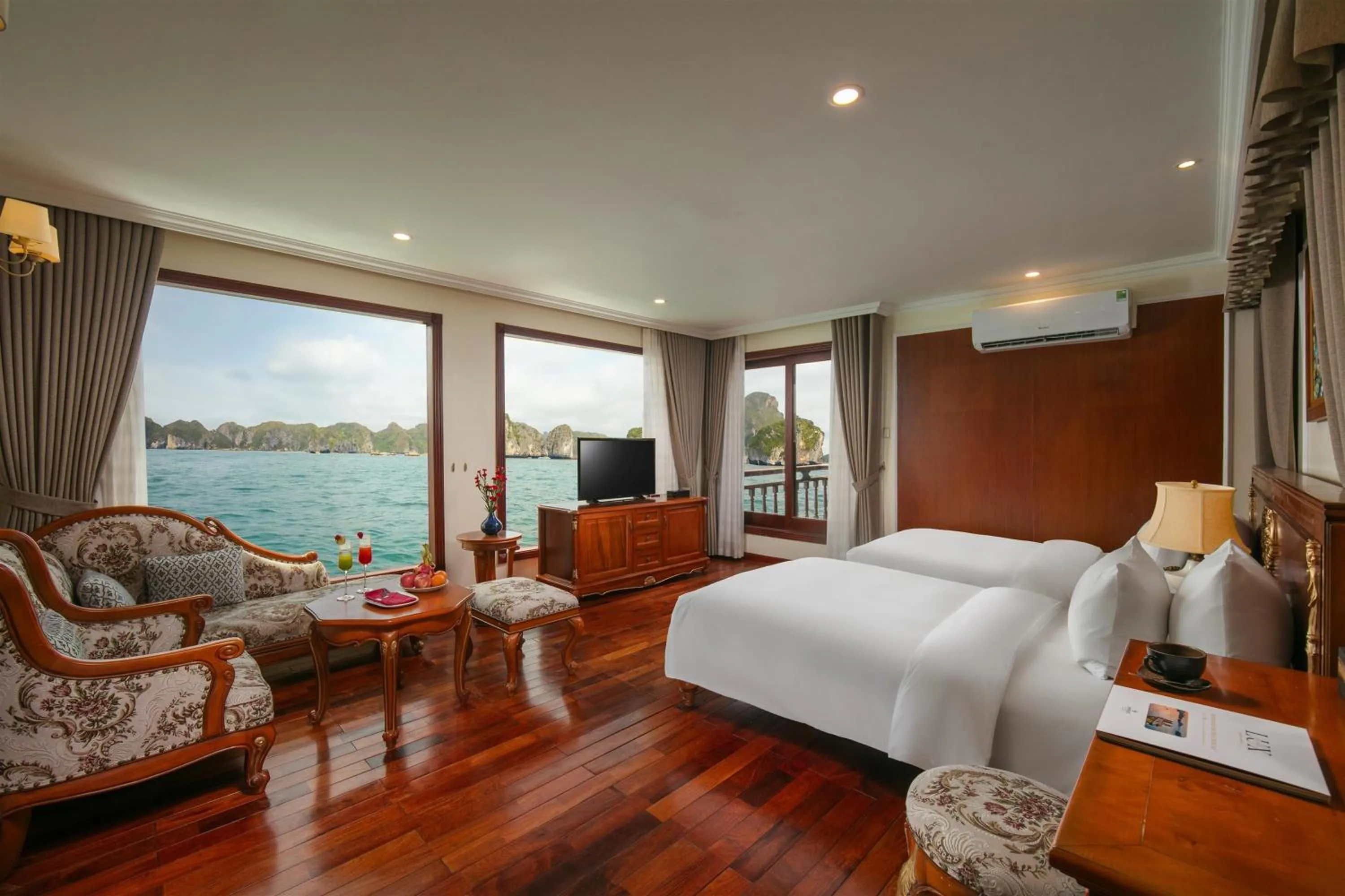 View (from property/room), Bed in Emperor Cruises Legacy Ha Long