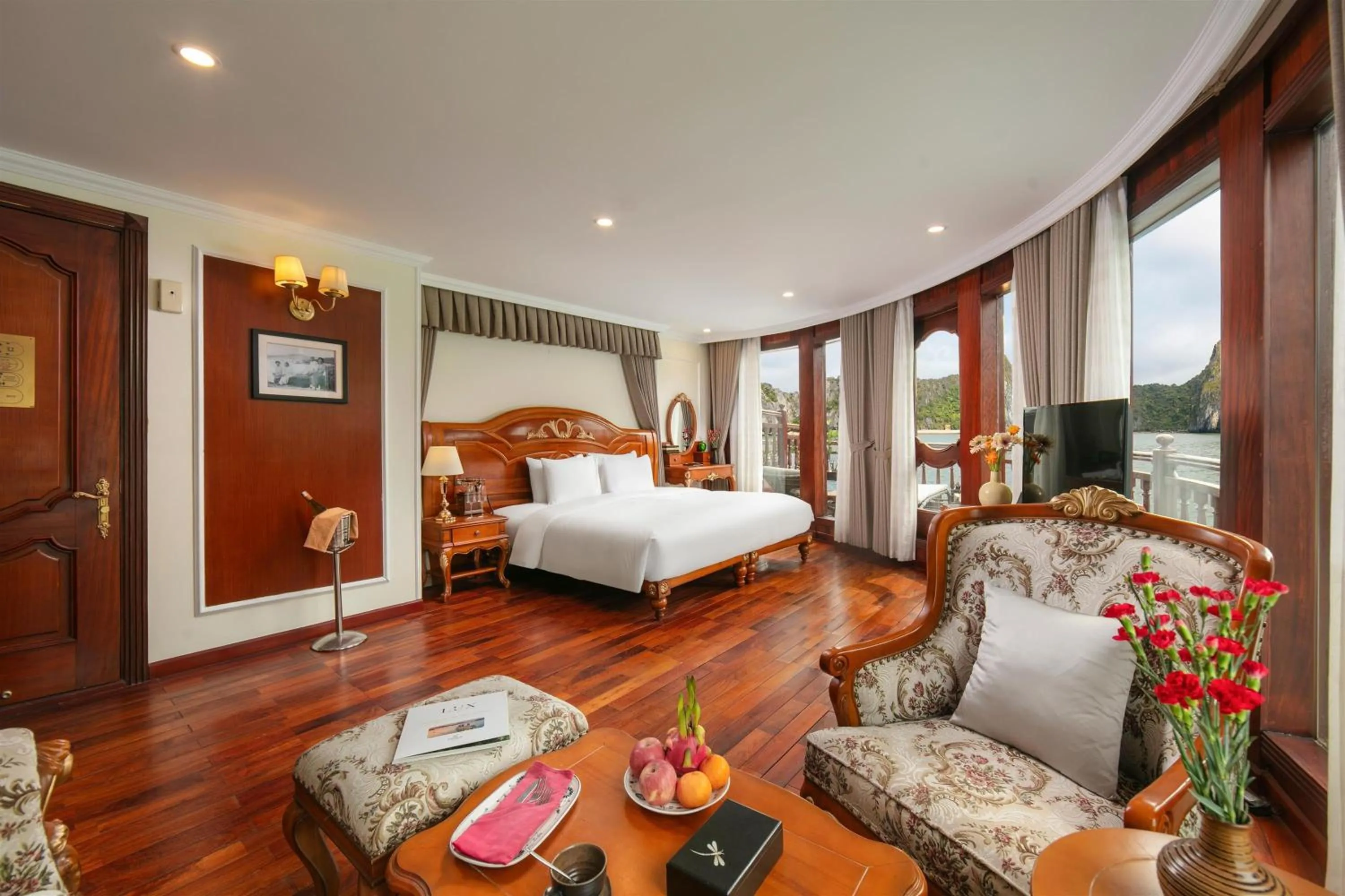 View (from property/room), Bed in Emperor Cruises Legacy Ha Long