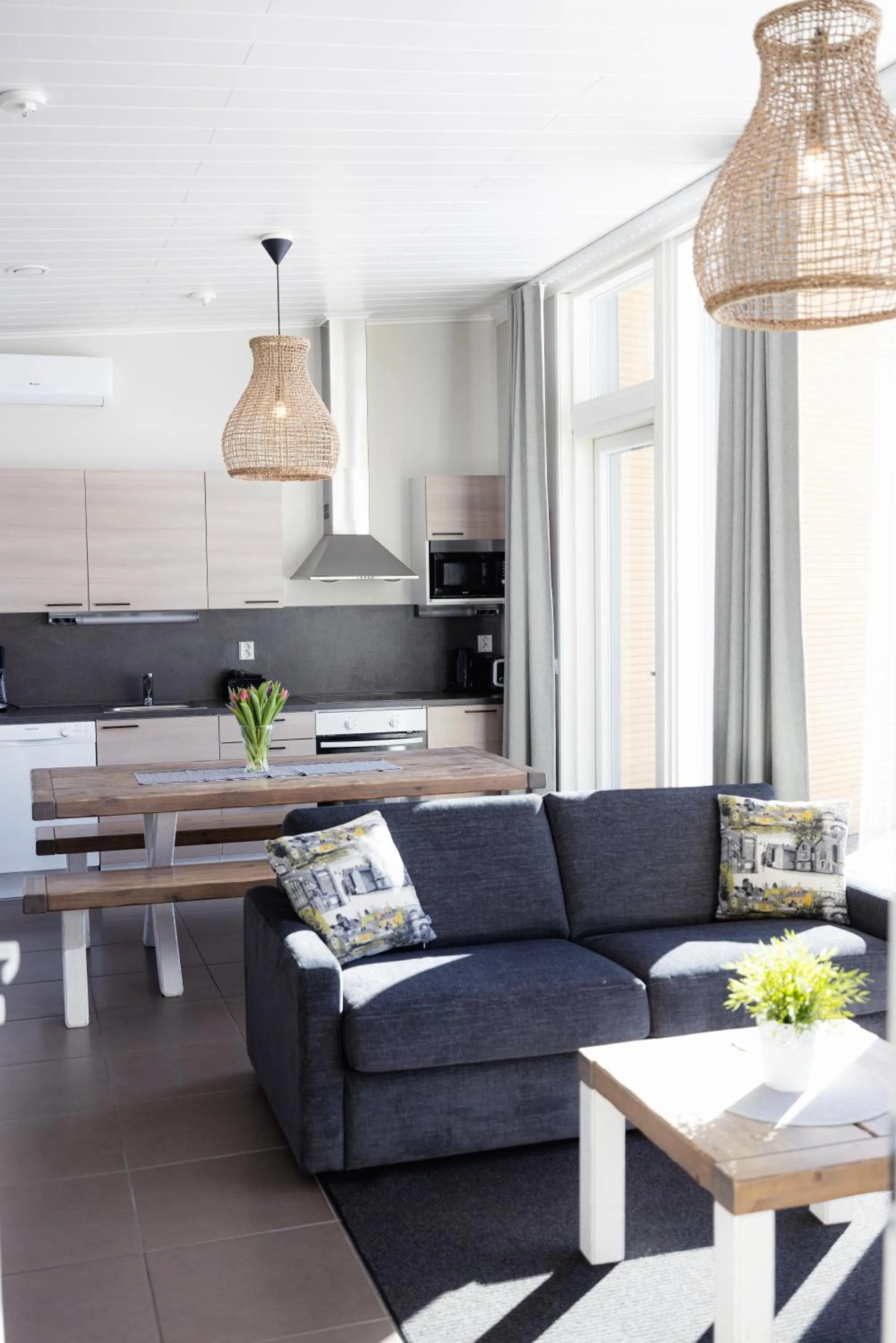 Kitchen or kitchenette in Nallikari Seaside Villas