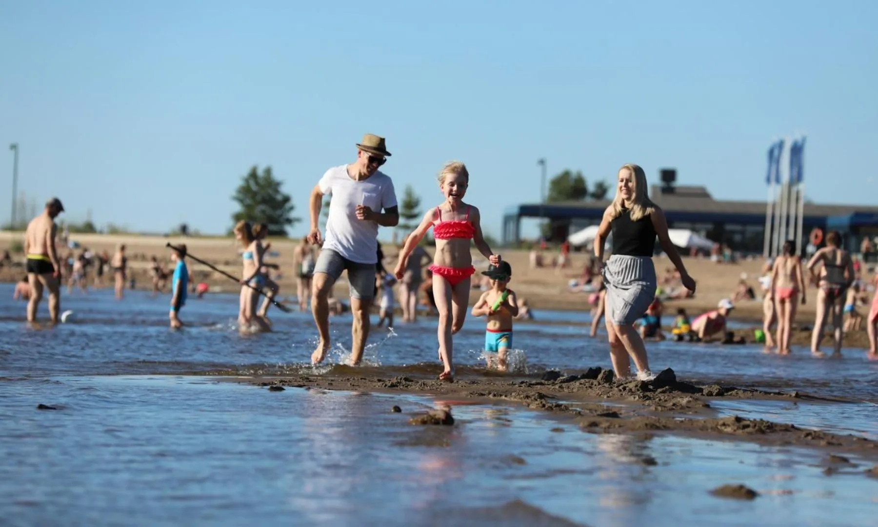 People in Nallikari Seaside Villas
