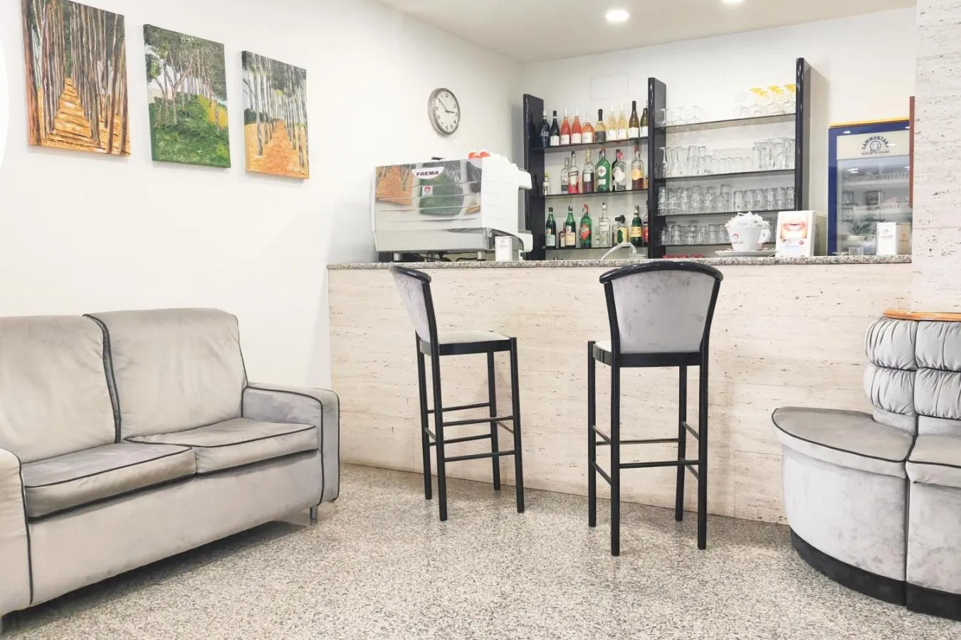 Lounge or bar in Hotel Saint Tropez - Pineto