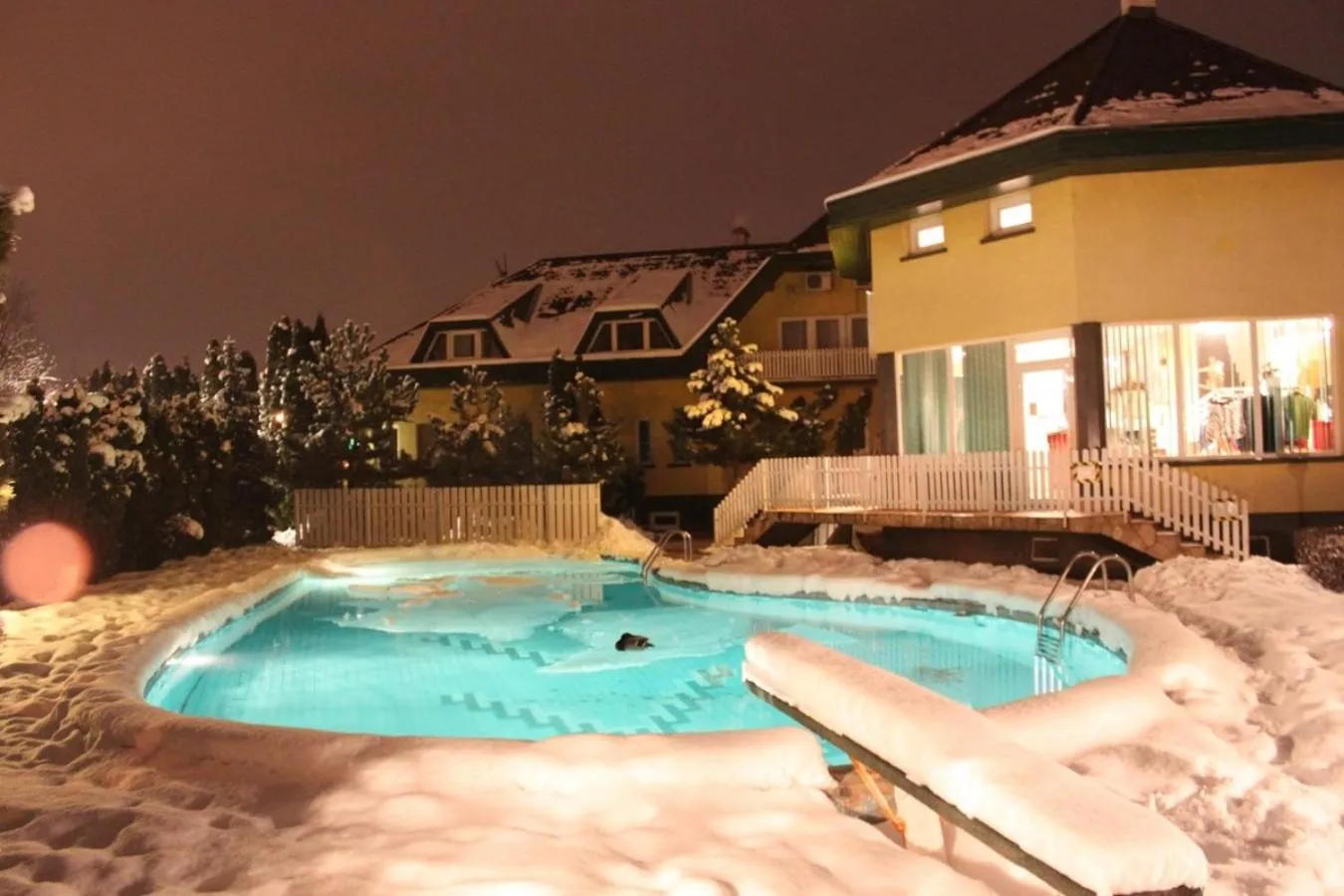 Facade/entrance in Oázis Wellness Panzio