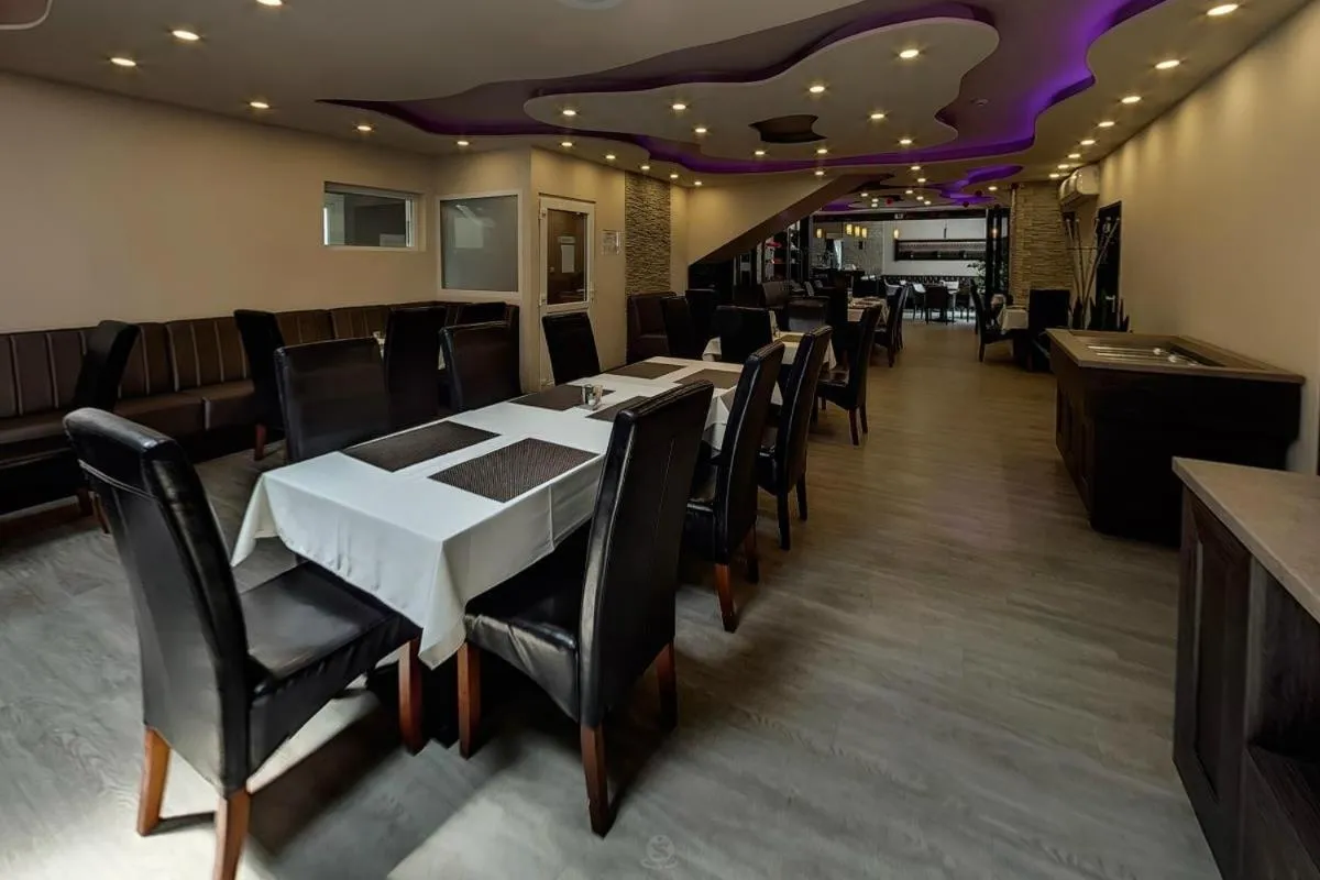 Restaurant/places to eat in Oázis Wellness Panzio