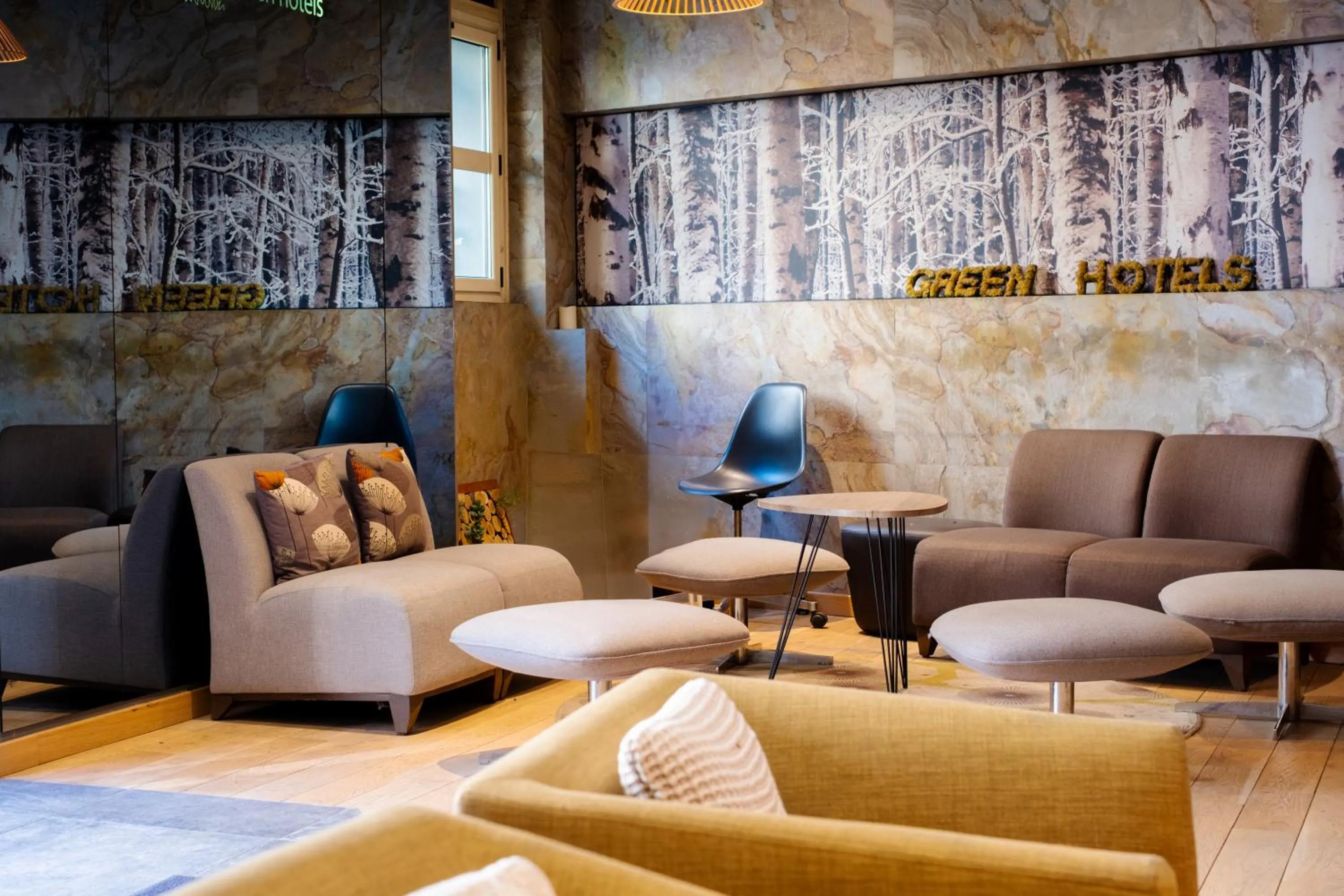 Living room in Green hotels Confort Paris 13